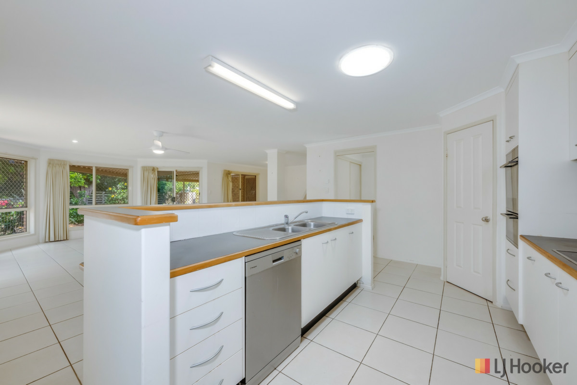 28 Acacia Street — photo 7 of 30