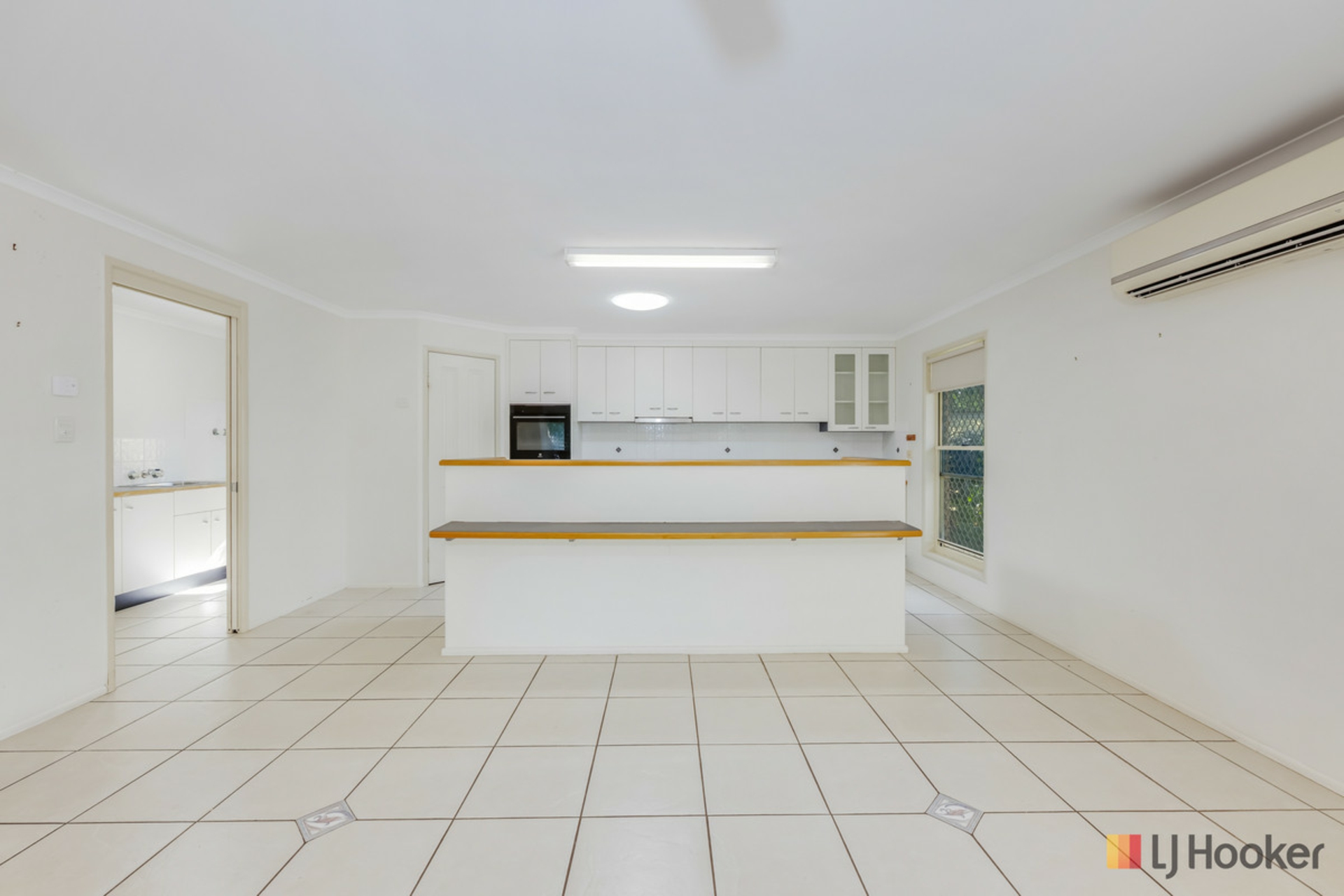 28 Acacia Street — photo 8 of 30