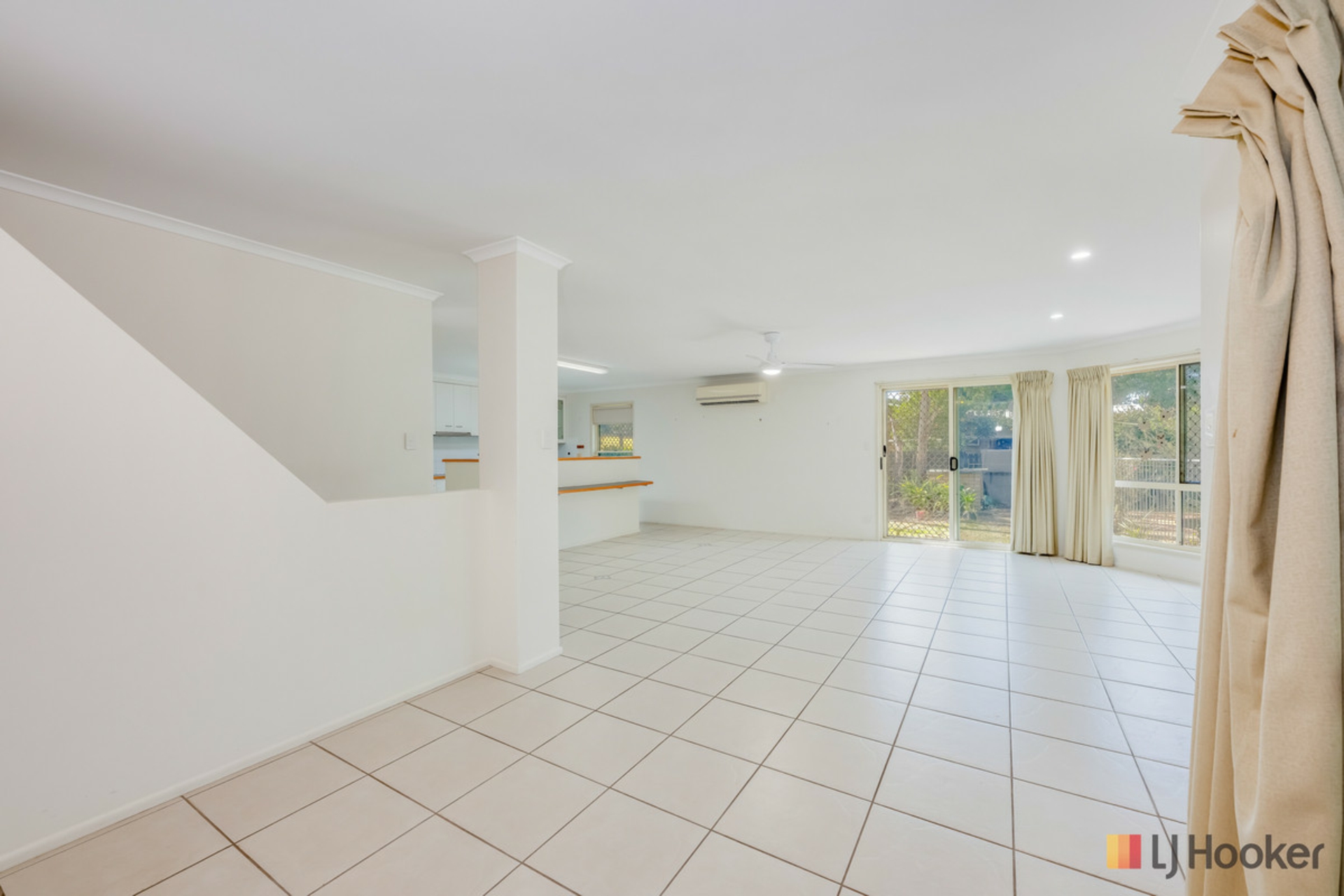 28 Acacia Street — photo 10 of 30