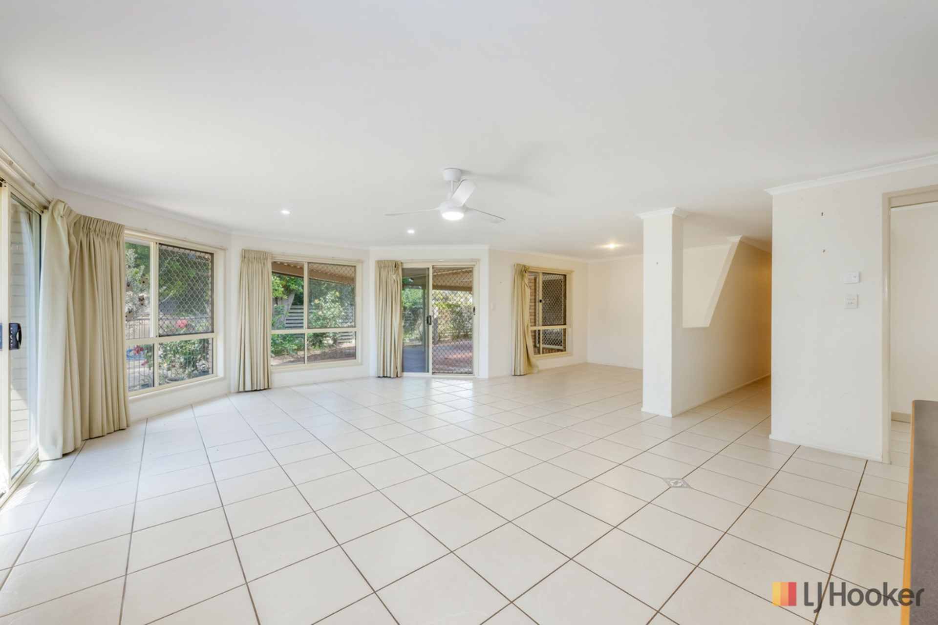 28 Acacia Street — photo 11 of 30