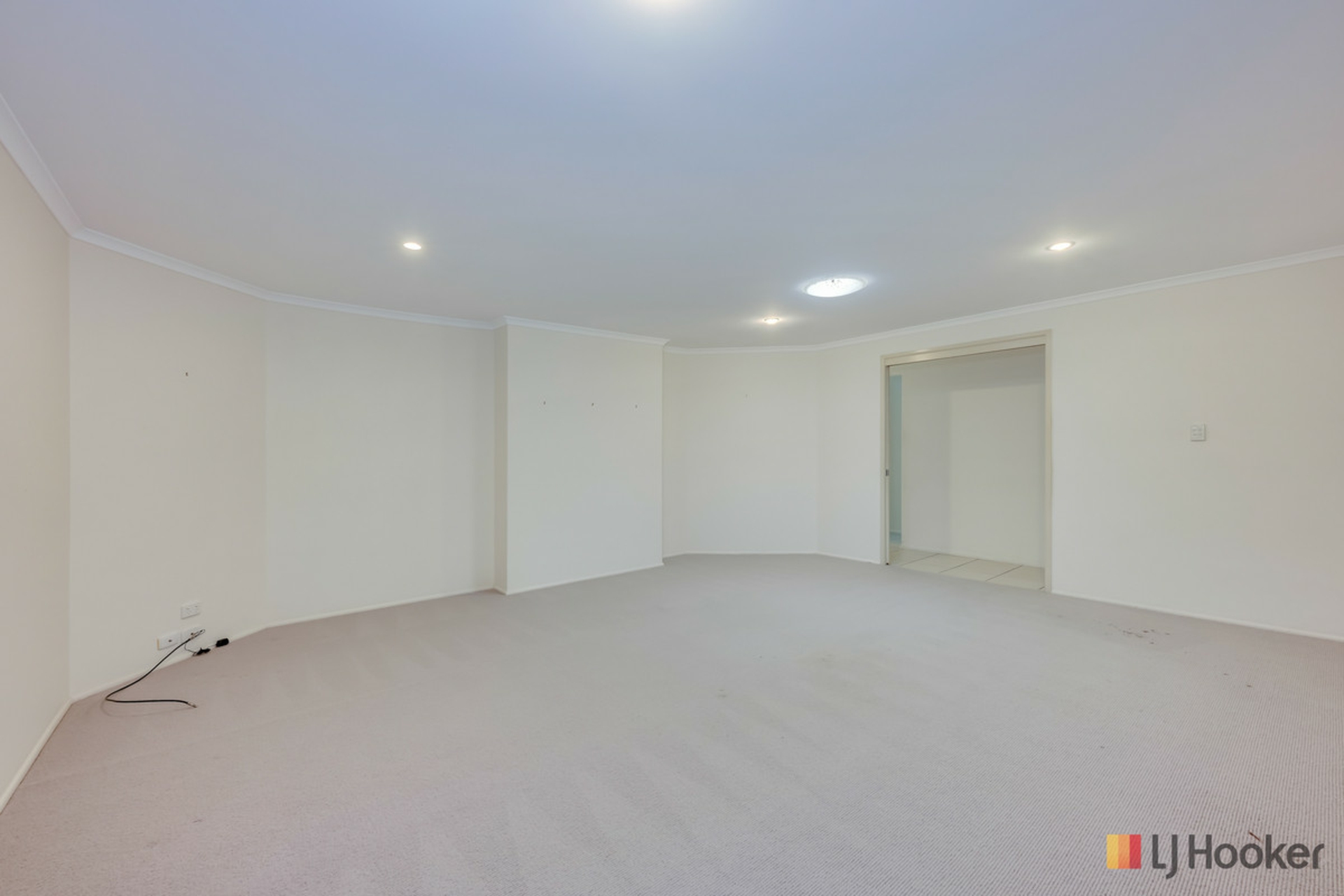 28 Acacia Street — photo 13 of 30