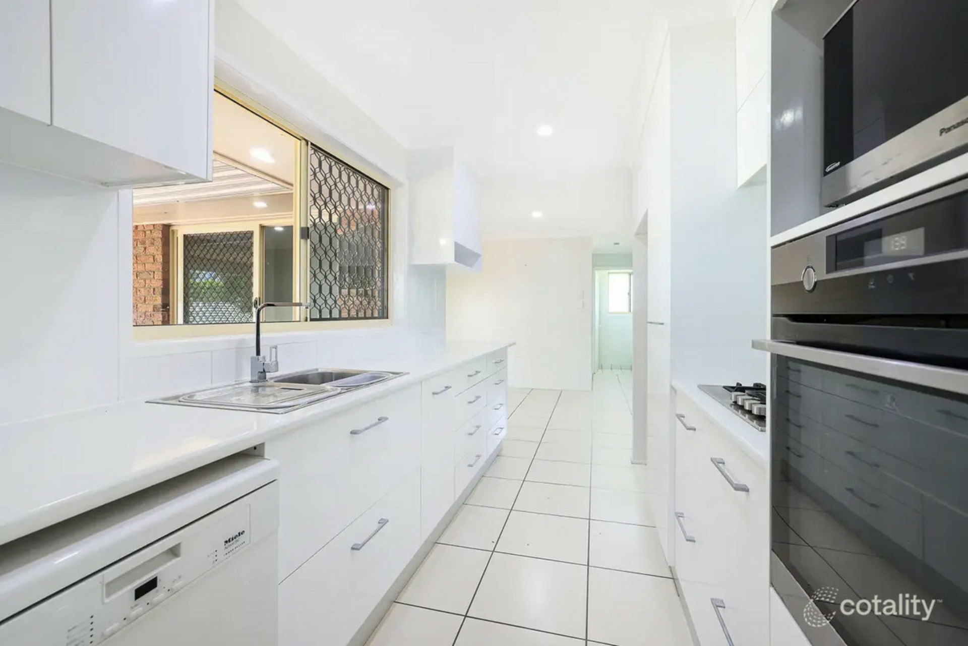 5 Metcalfe Court — photo 6 of 16