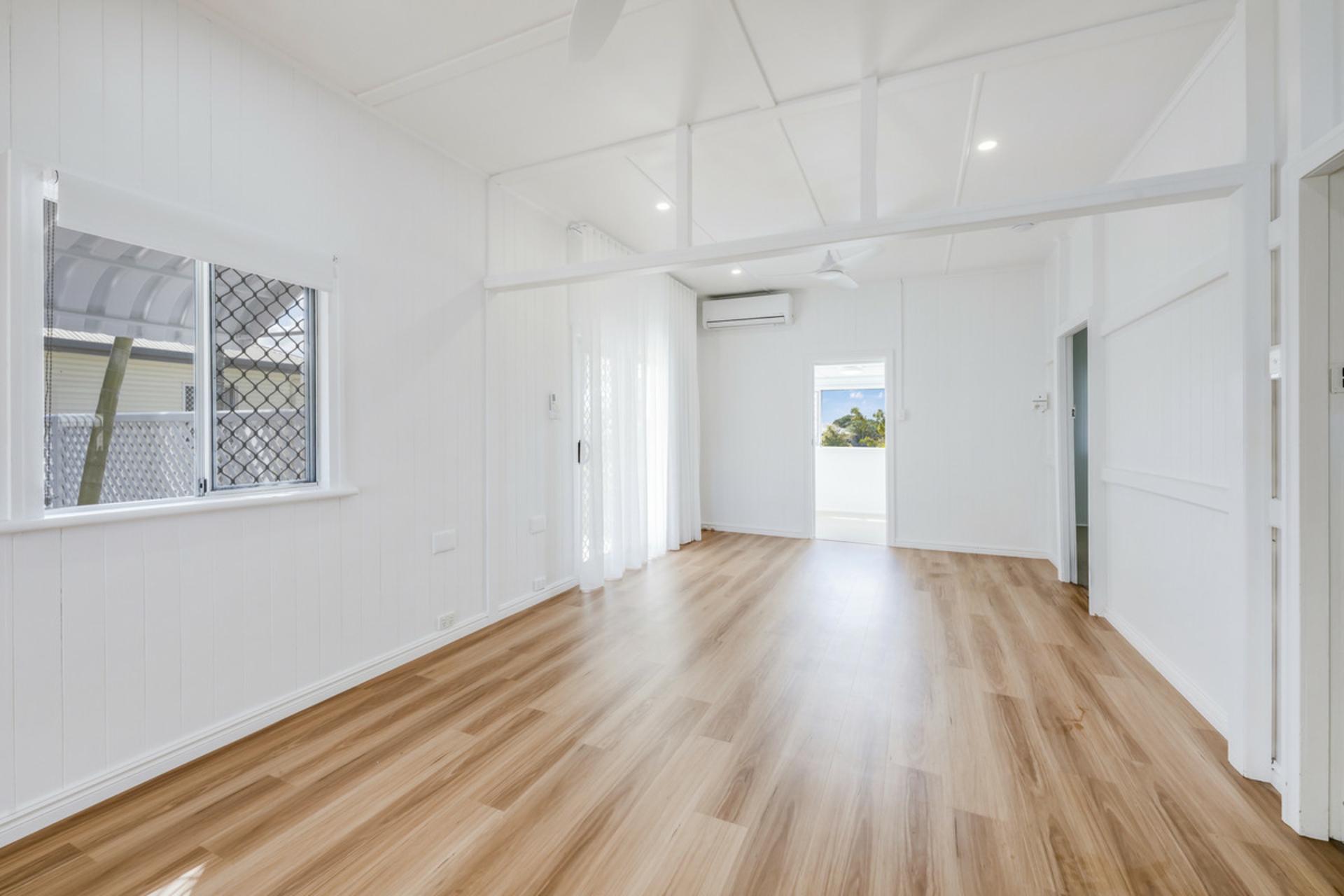 14 Hurst Street — photo 4 of 22