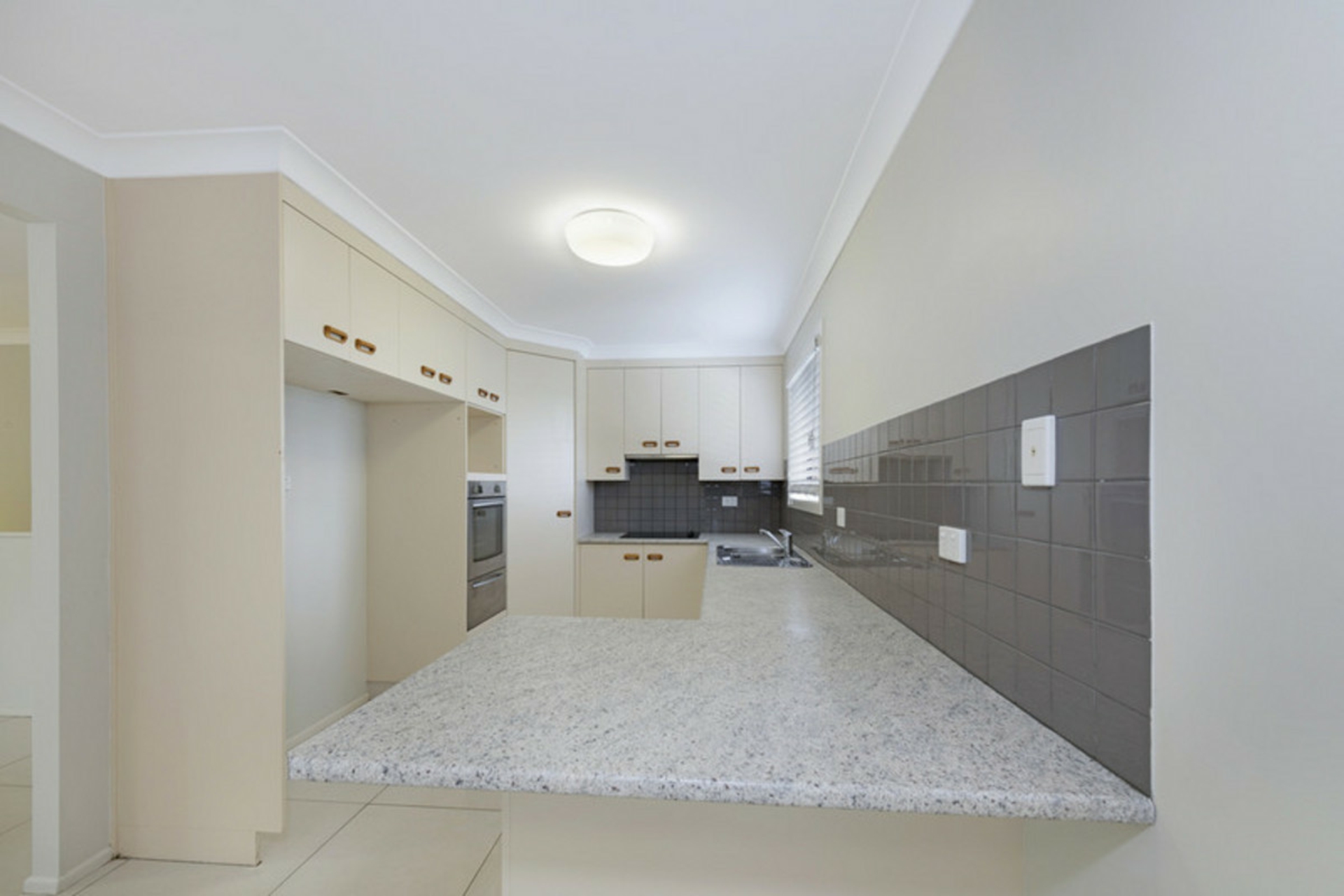 23 Arstall Street — photo 4 of 24