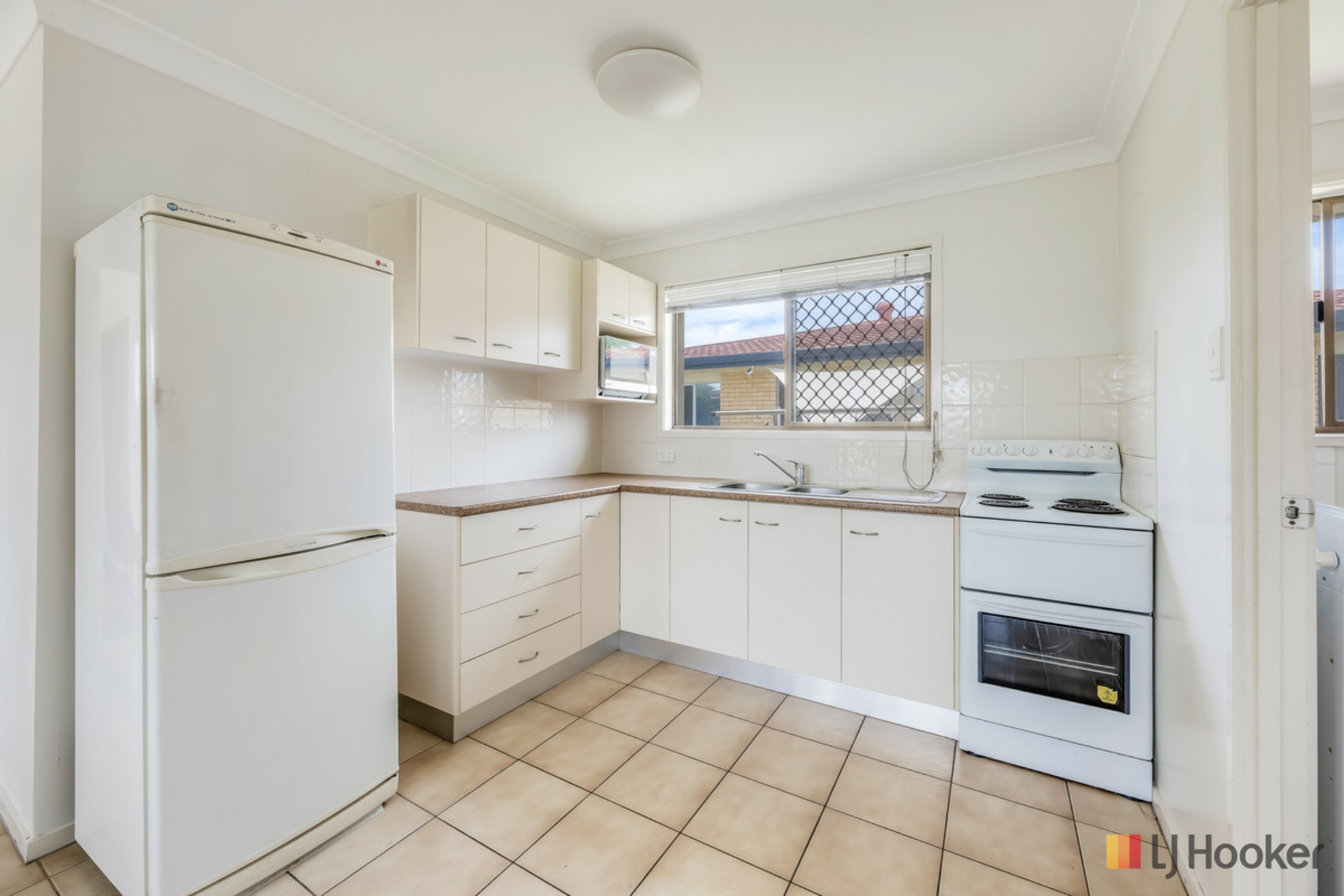 11 Lathouras Court — photo 5 of 24
