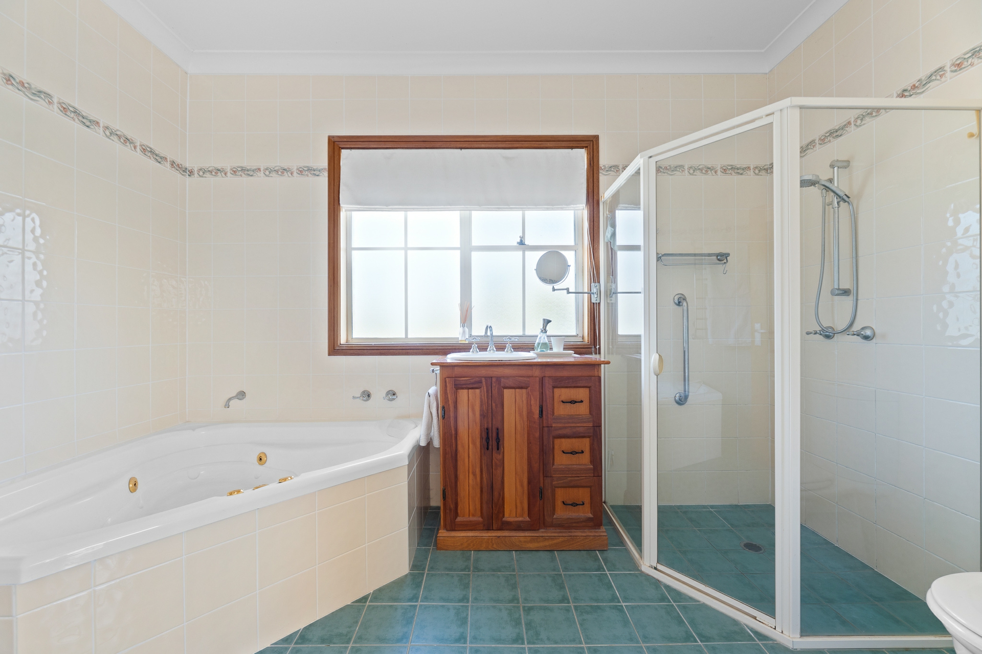 8 Mountain View Road, MORUYA