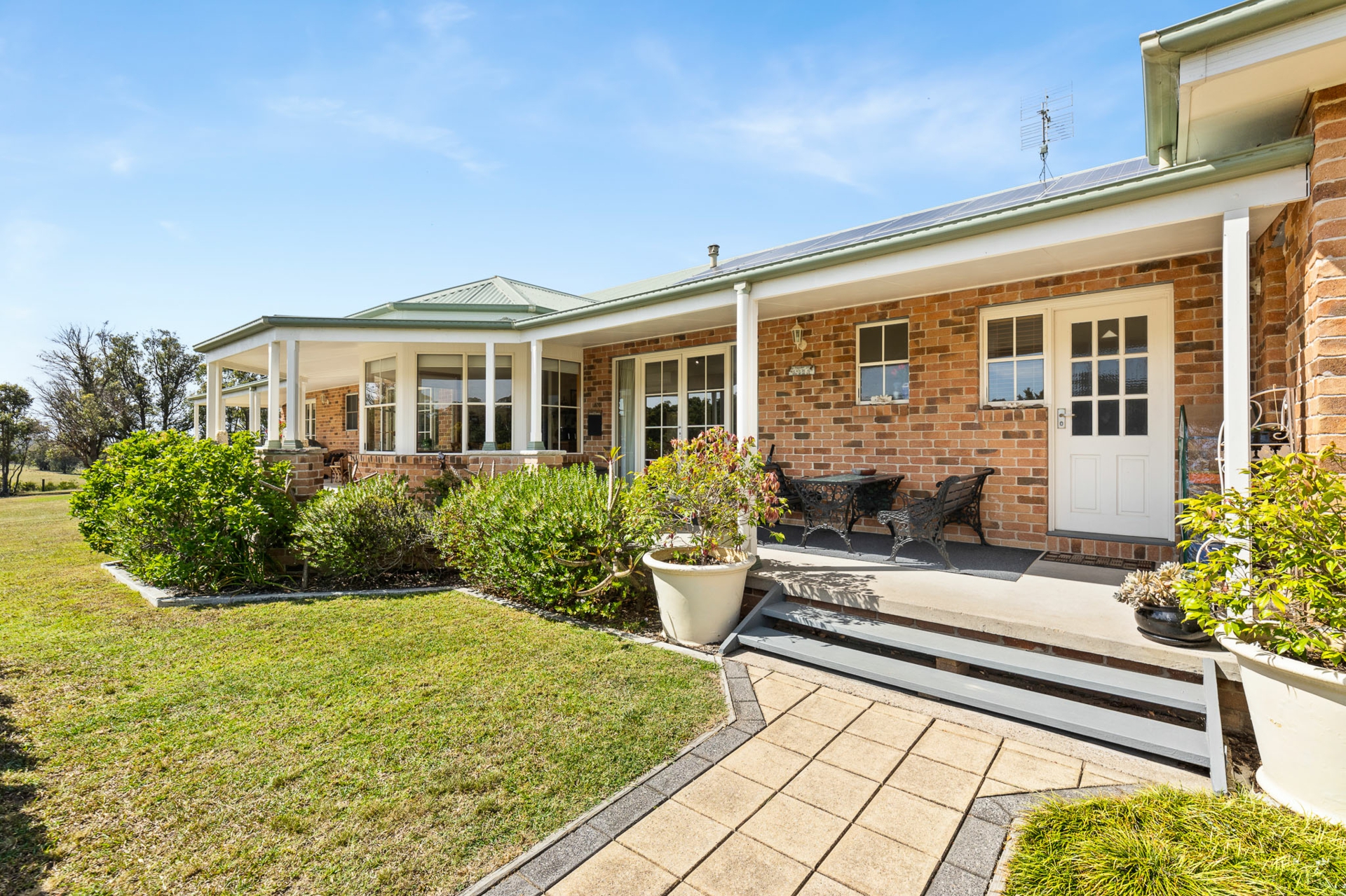 8 Mountain View Road, MORUYA