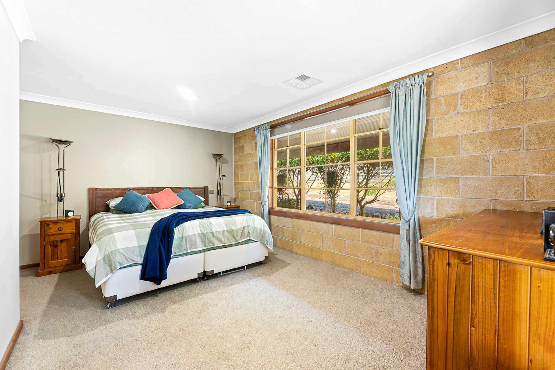 9 Wamban Road, MORUYA