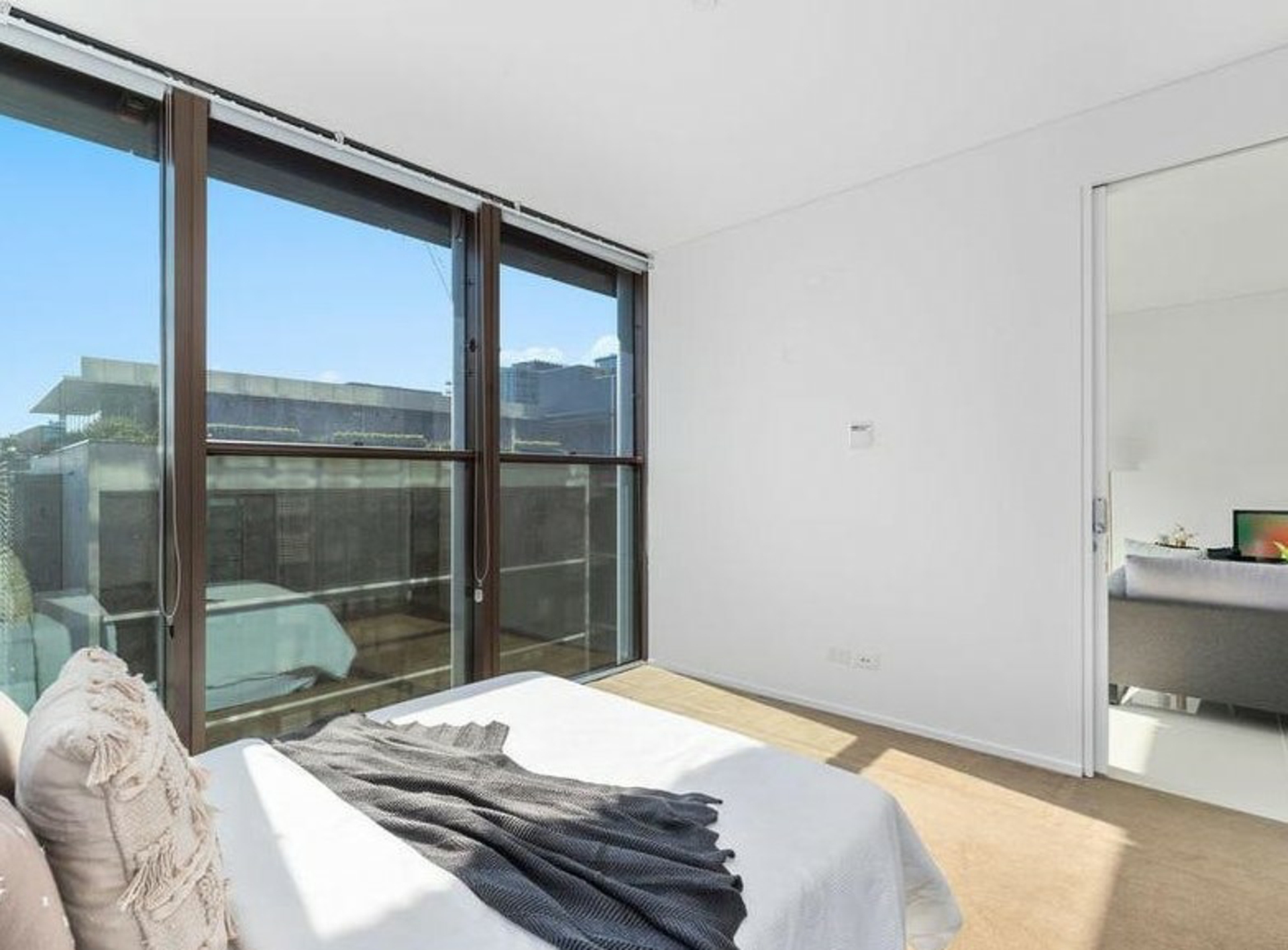816/18 Park Lane — photo 3 of 11