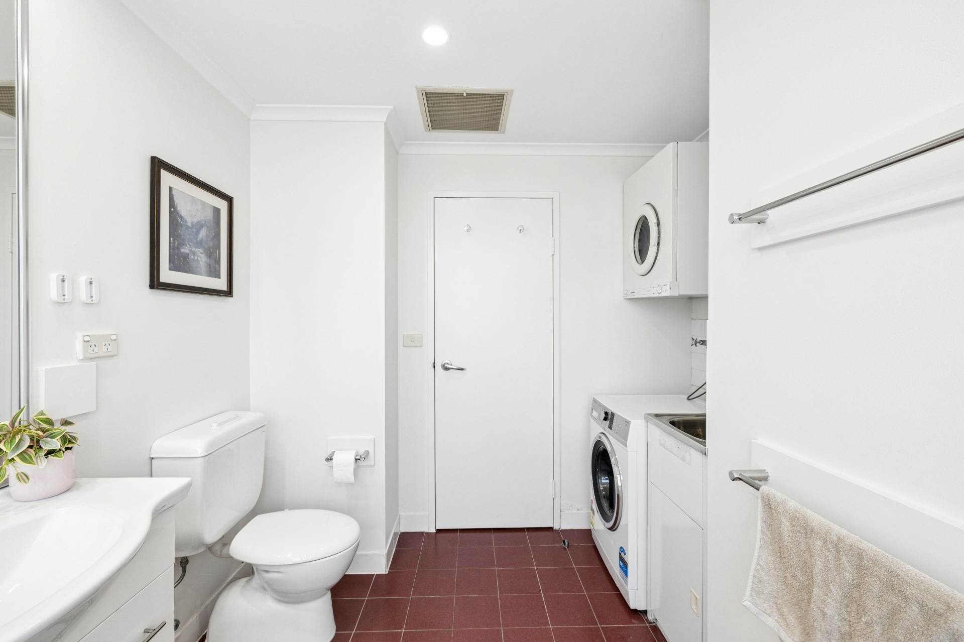 1102/243 Pyrmont Street — photo 7 of 11