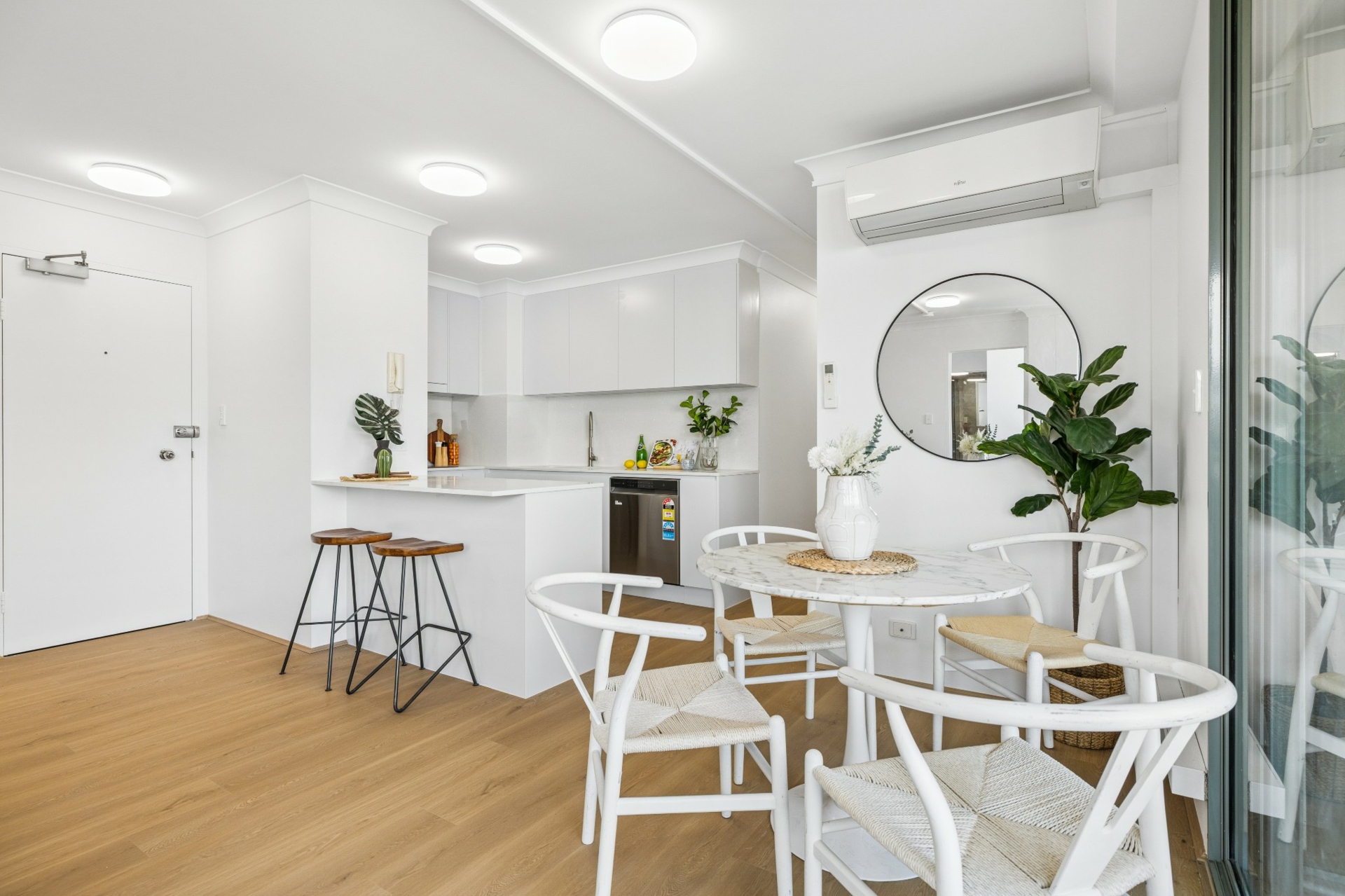 808/233 Pyrmont Street — photo 3 of 14