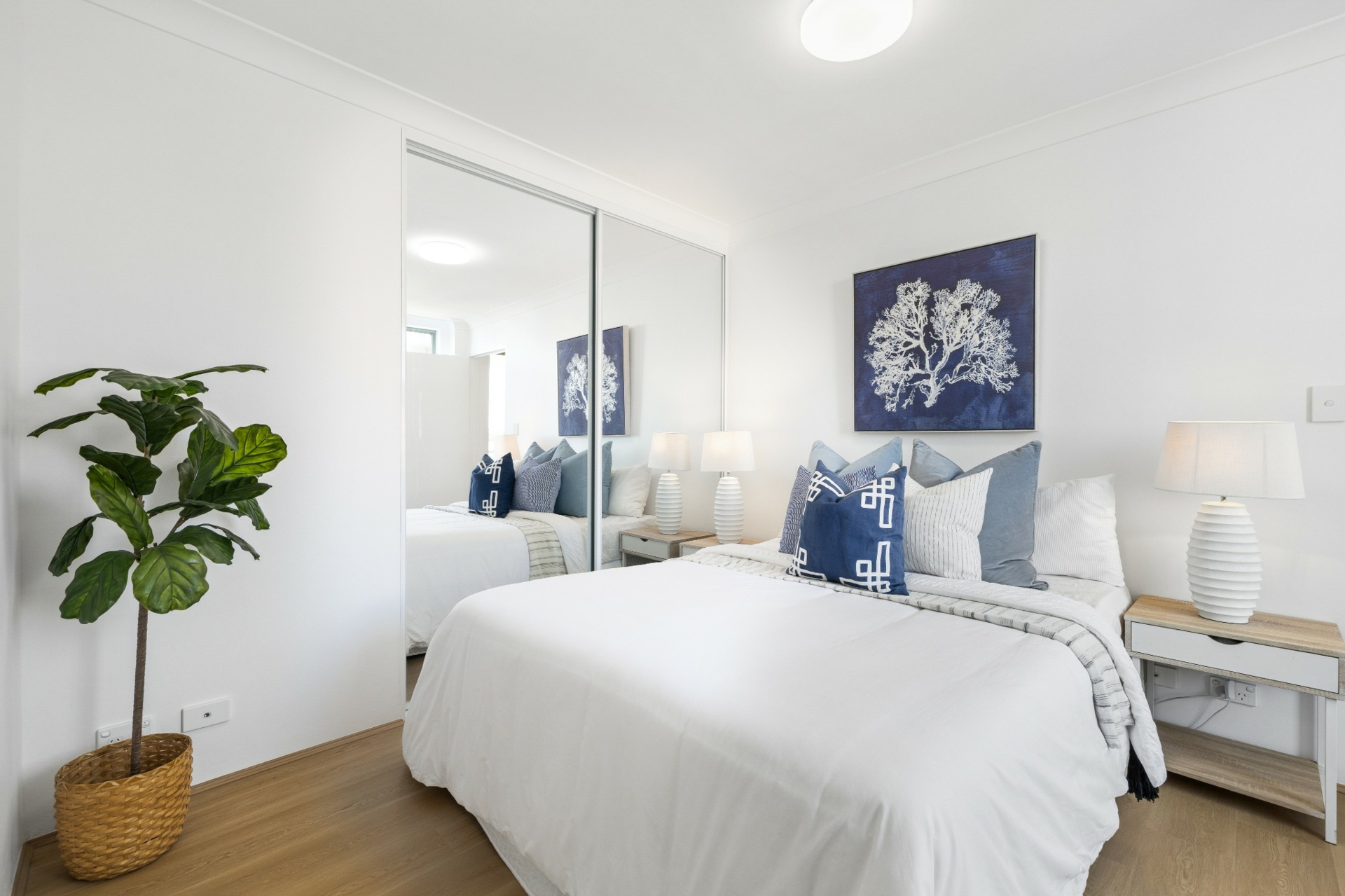 808/233 Pyrmont Street — photo 4 of 14