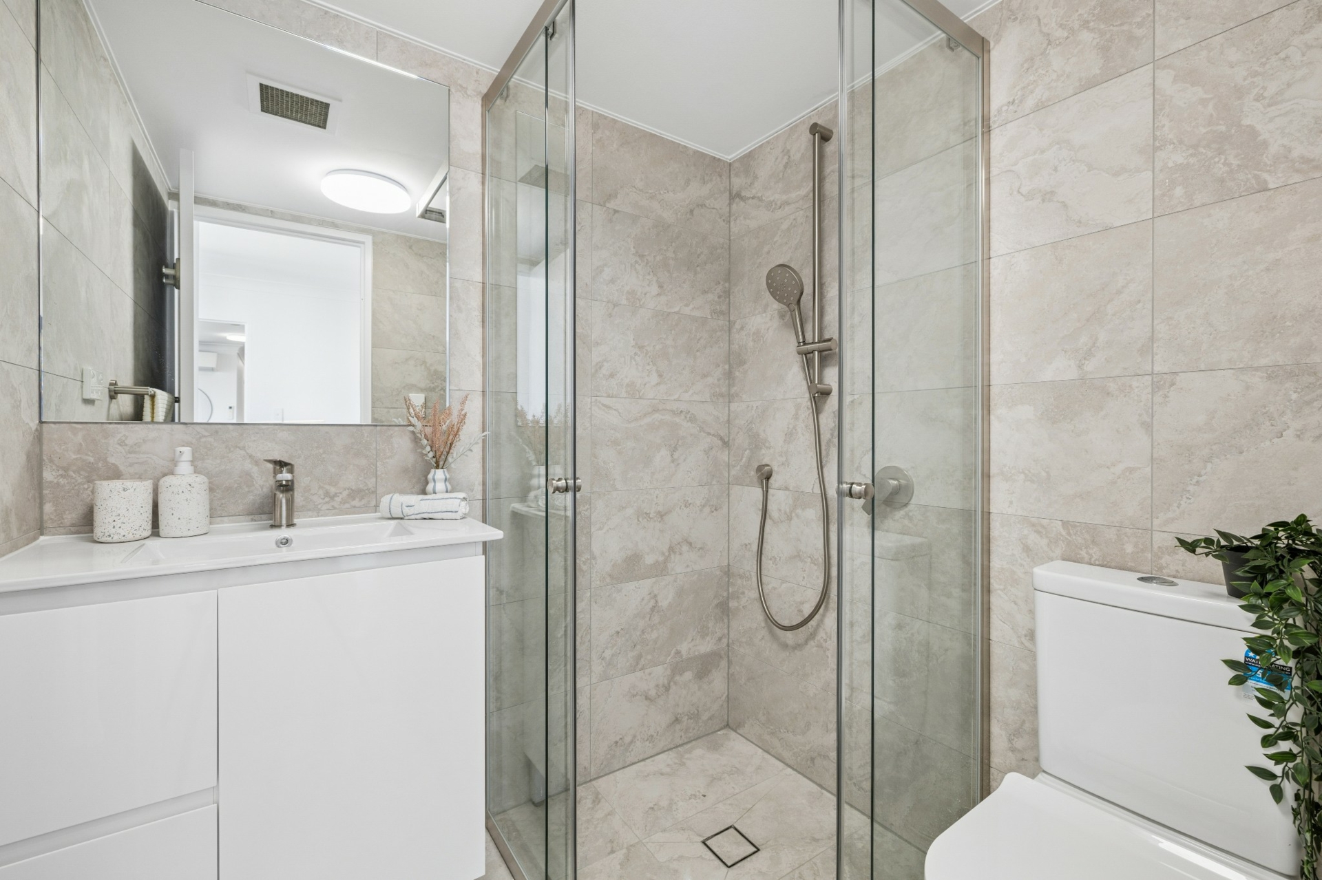 808/233 Pyrmont Street — photo 5 of 14