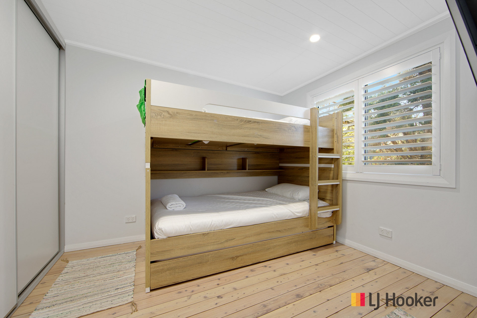 641 Beach Road, SURF BEACH