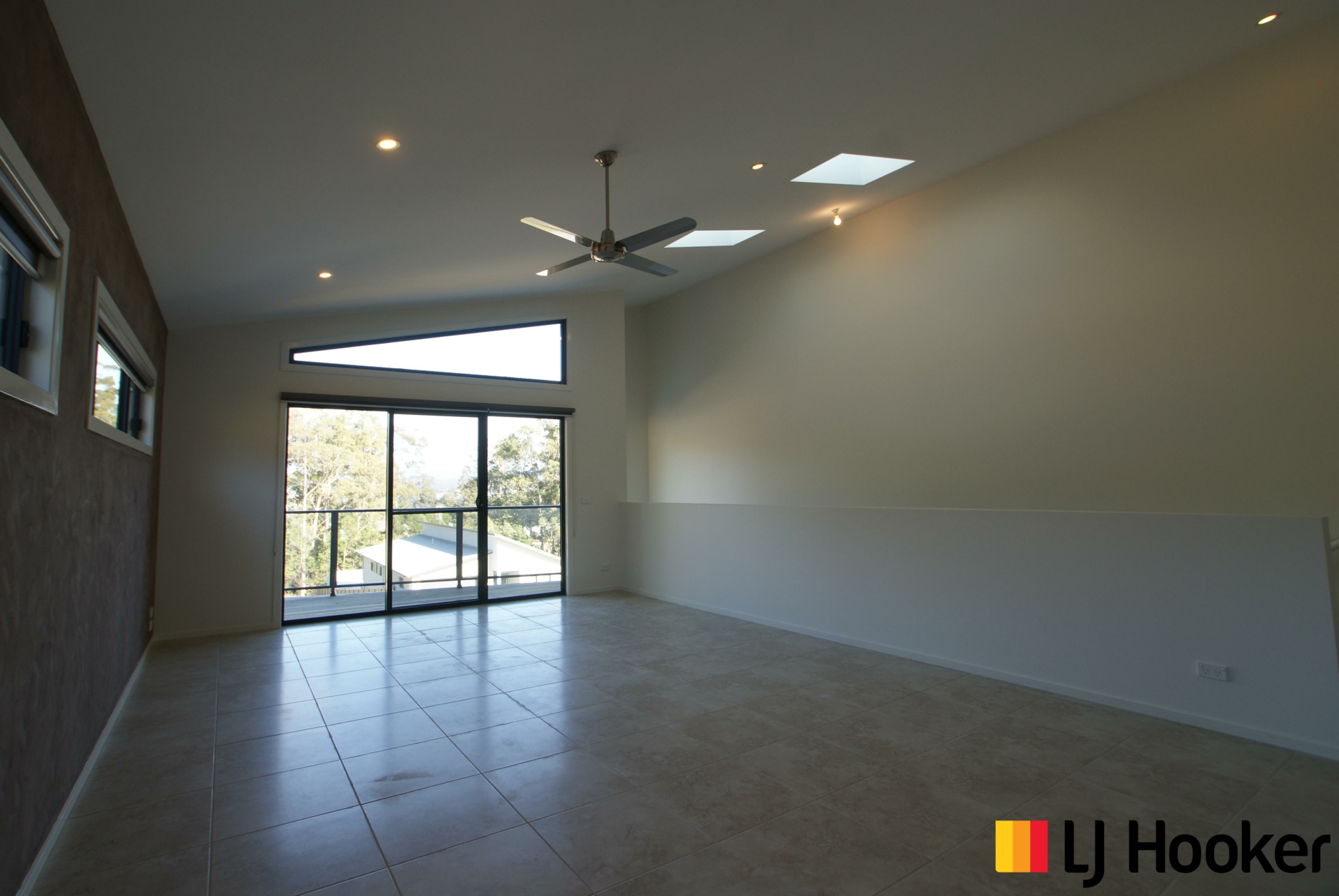 42B Broomfield Crescent, LONG BEACH