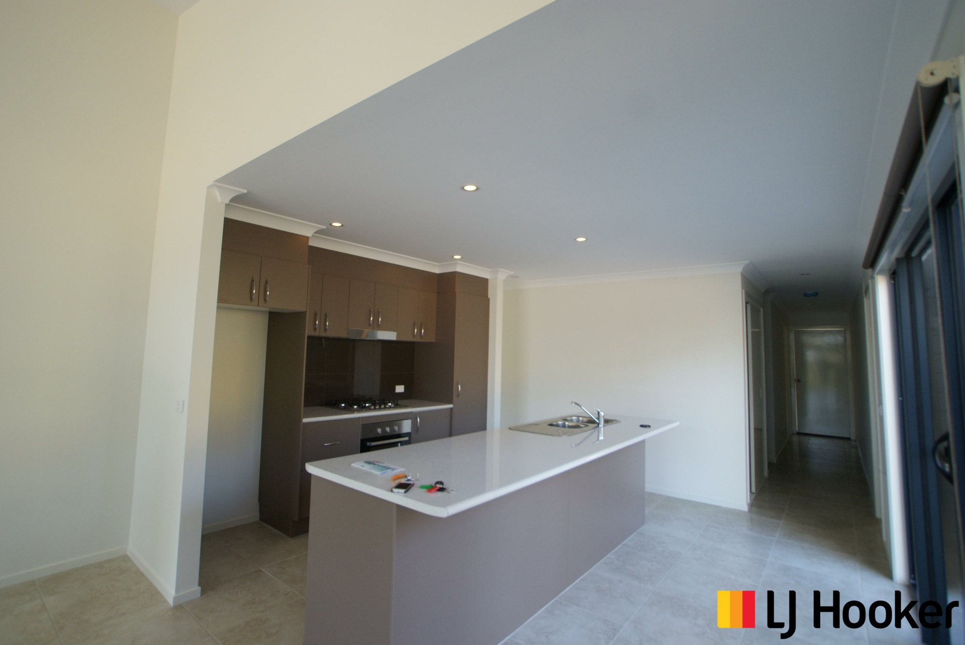42B Broomfield Crescent, LONG BEACH