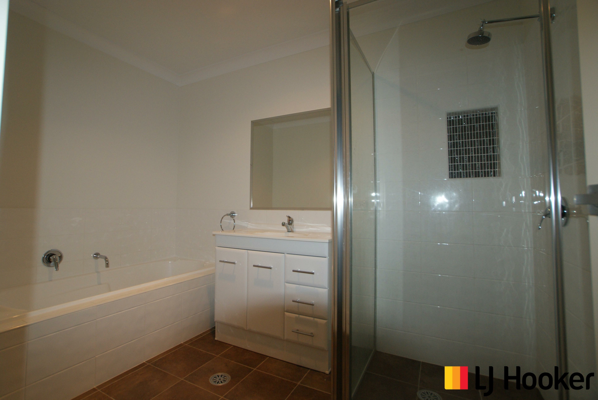 42B Broomfield Crescent, LONG BEACH