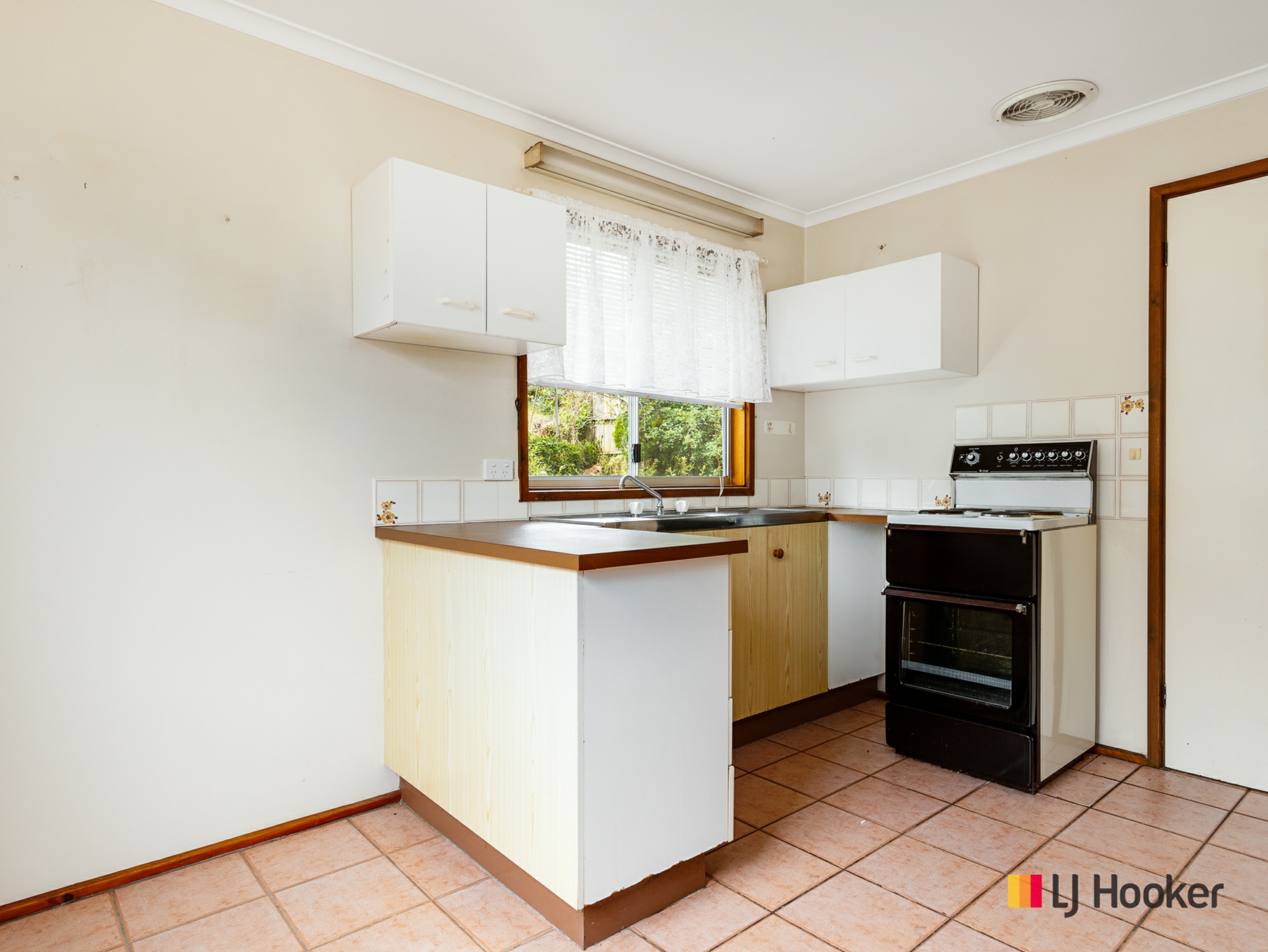 16 Beauty Crescent, SURFSIDE