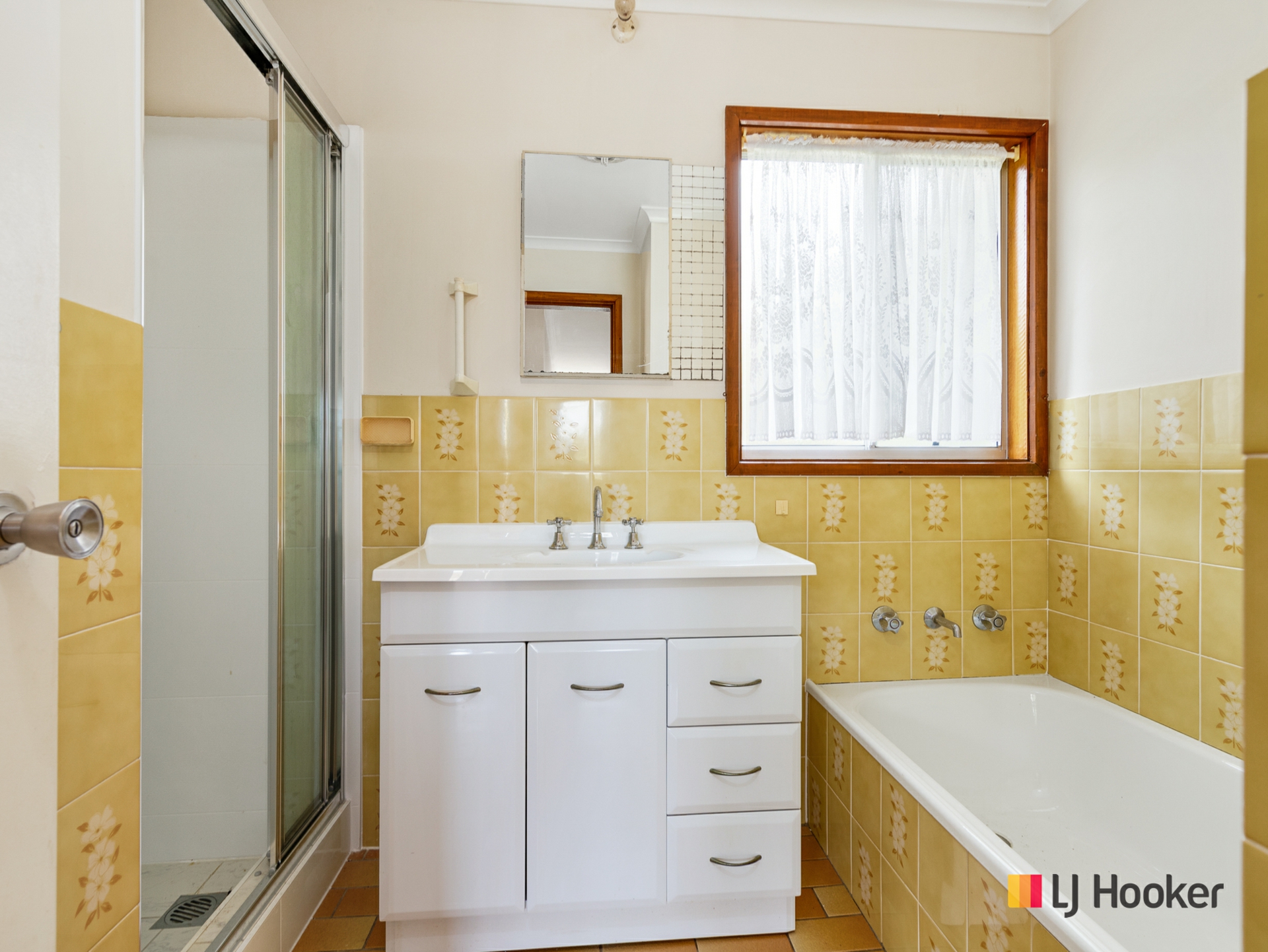 16 Beauty Crescent, SURFSIDE