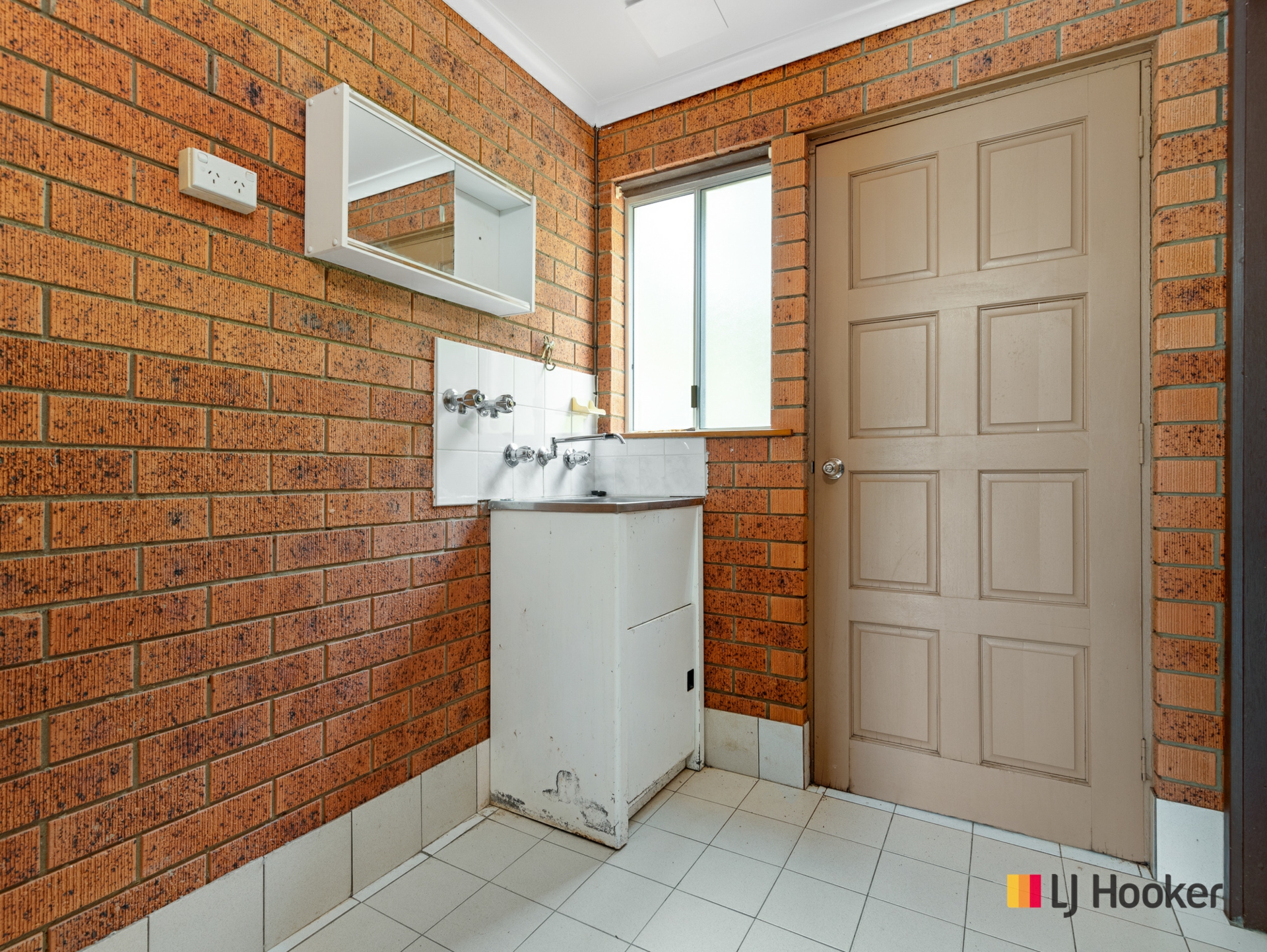 16 Beauty Crescent, SURFSIDE