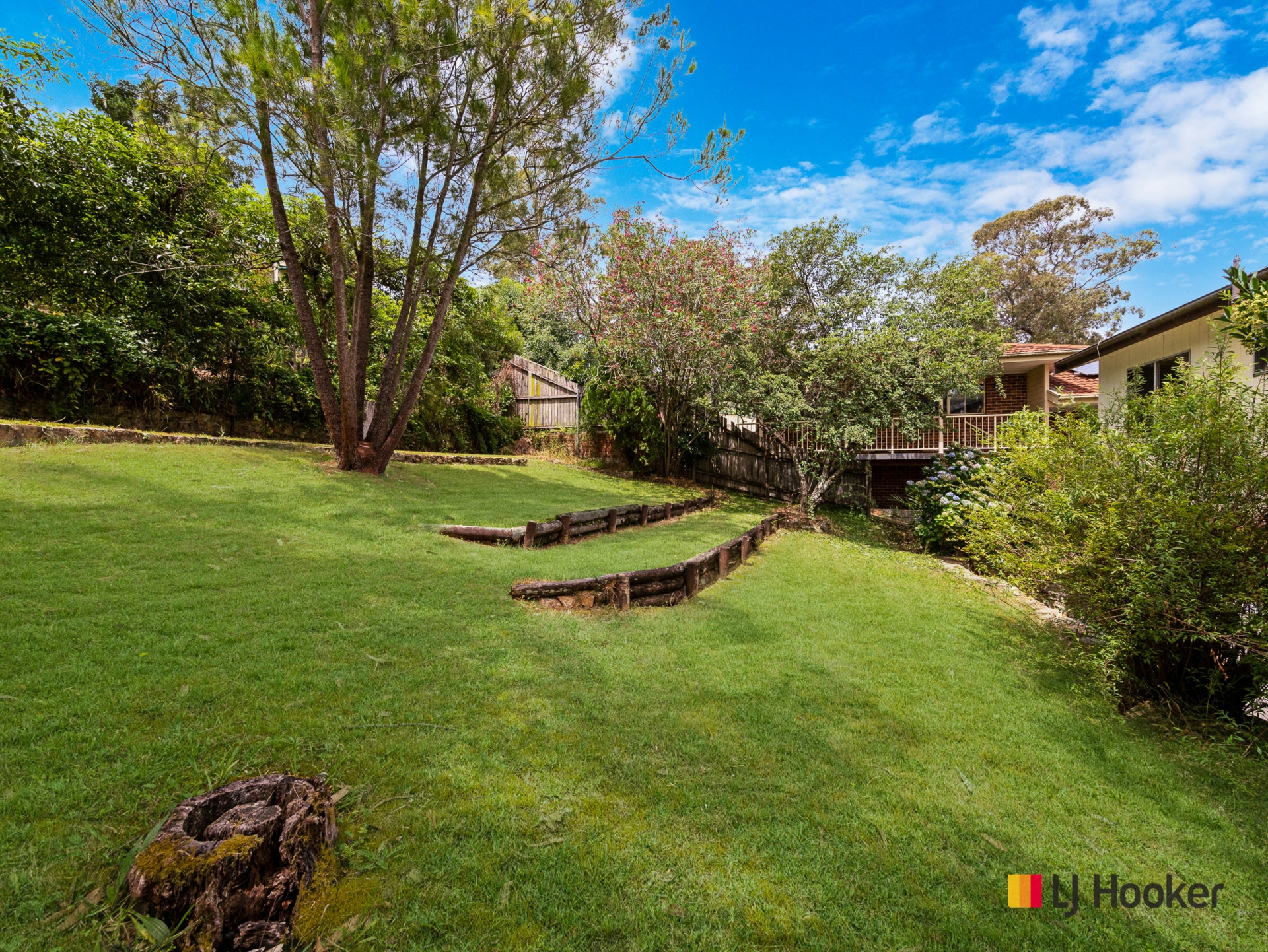 16 Beauty Crescent, SURFSIDE