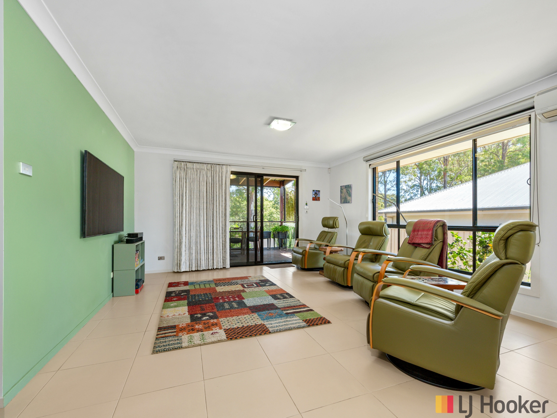 Sunshine Bay, 2536 — photo 4 of 28
