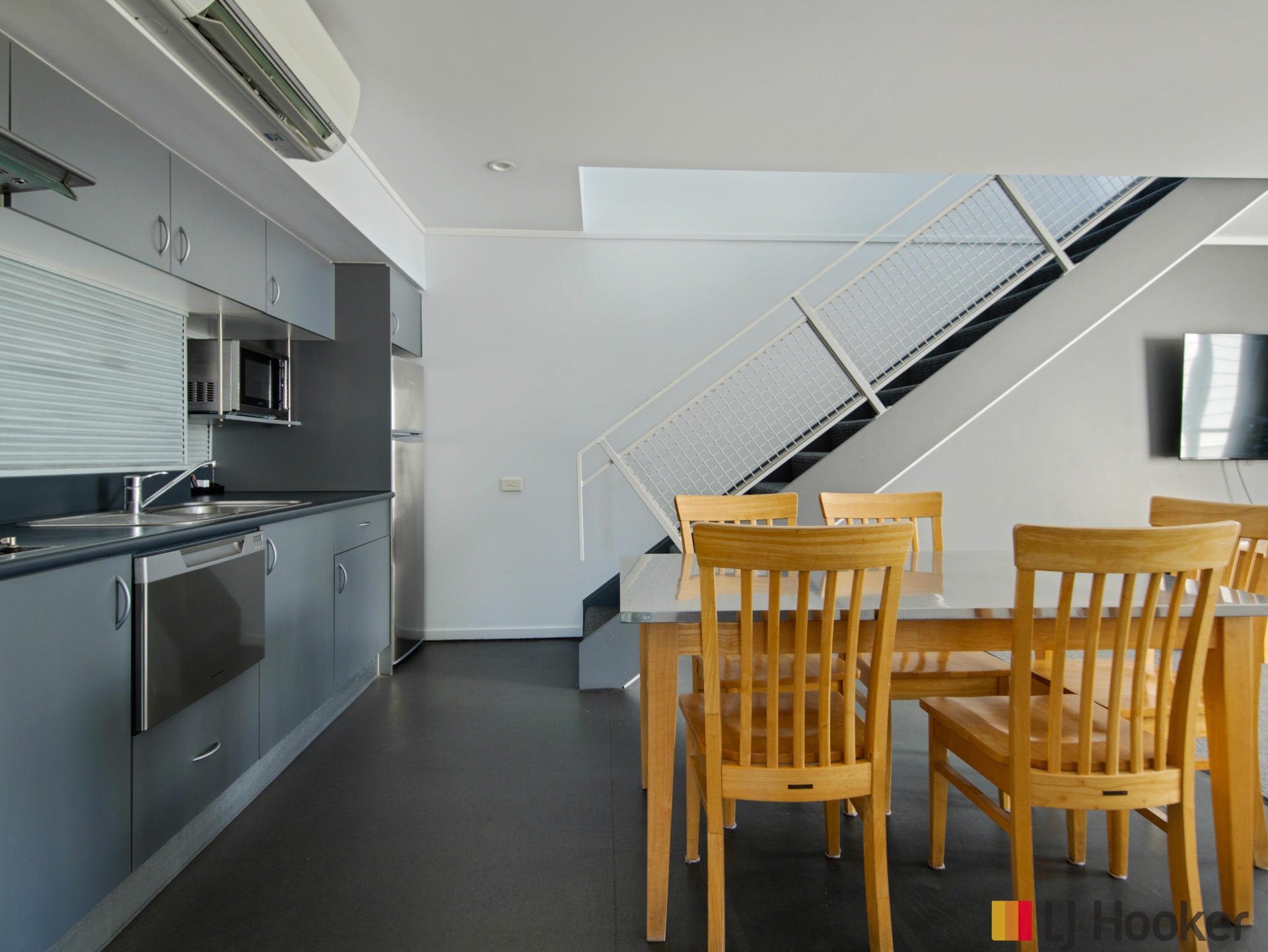 202/202-208 Beach Road — photo 8 of 30