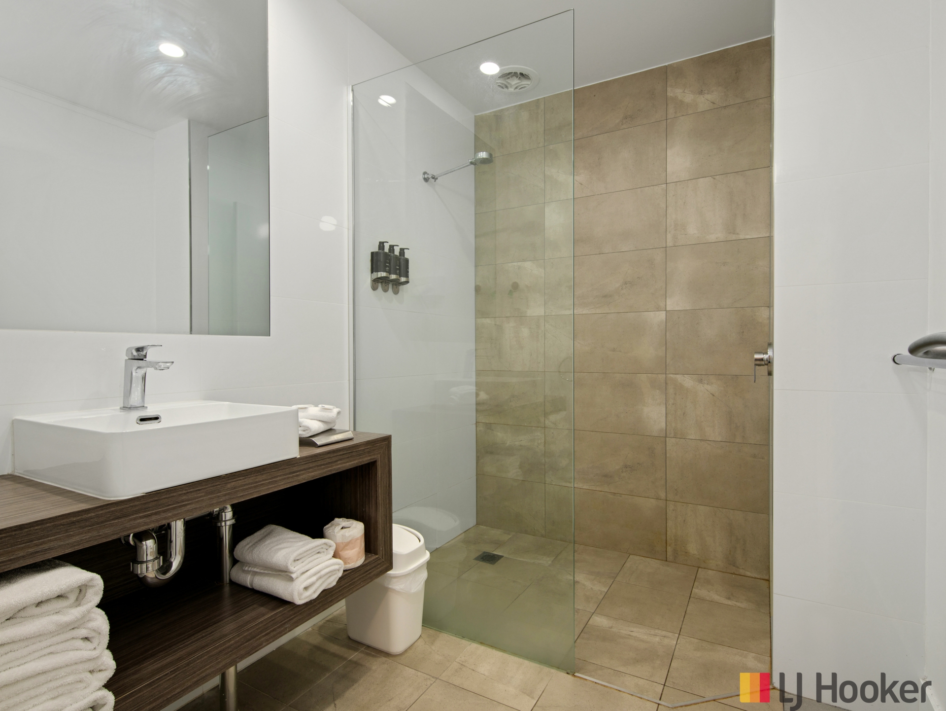 202/202-208 Beach Road — photo 15 of 30