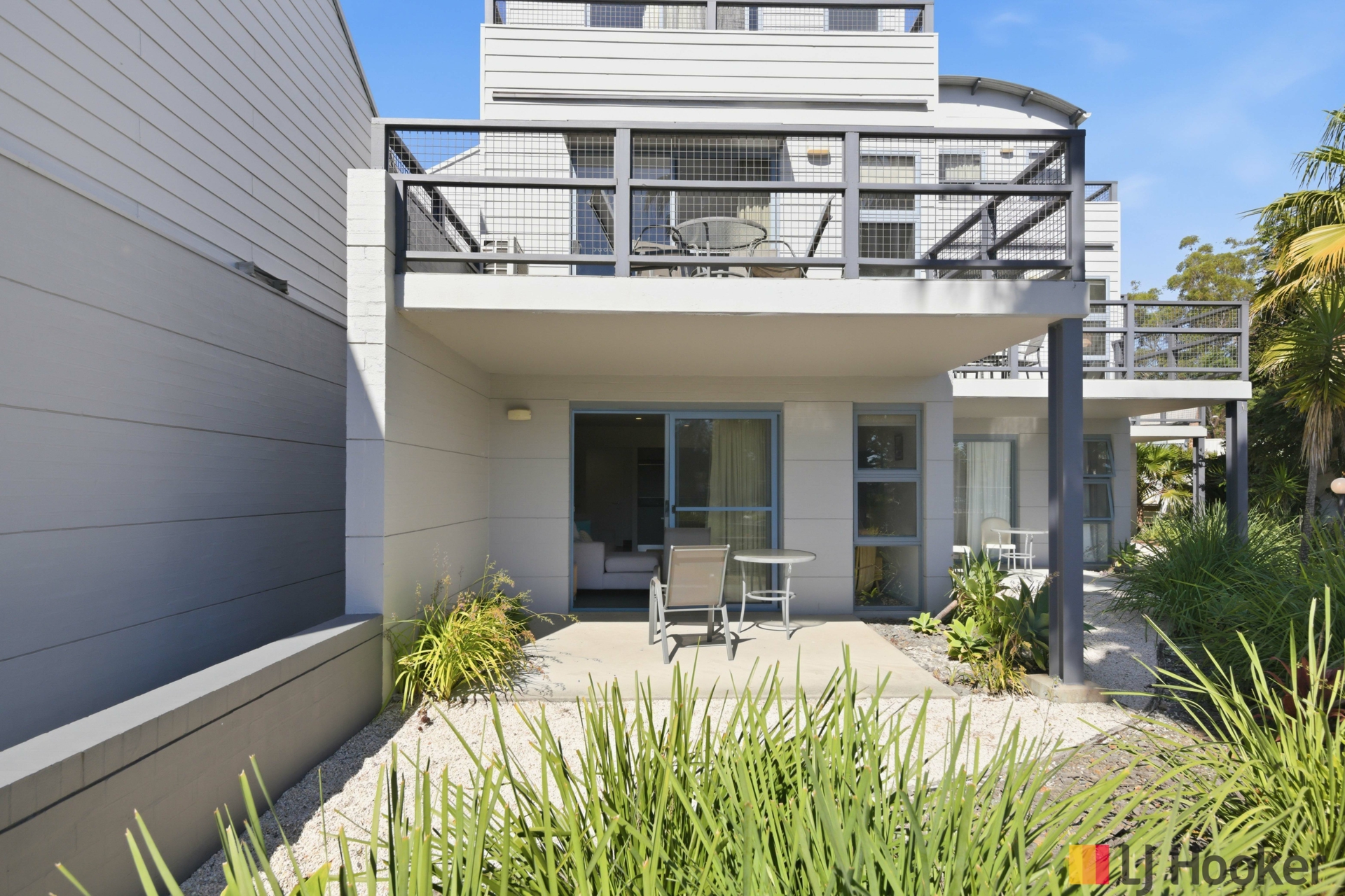 104/202-208 Beach Road 'Corrigans Cove' — photo 3 of 29