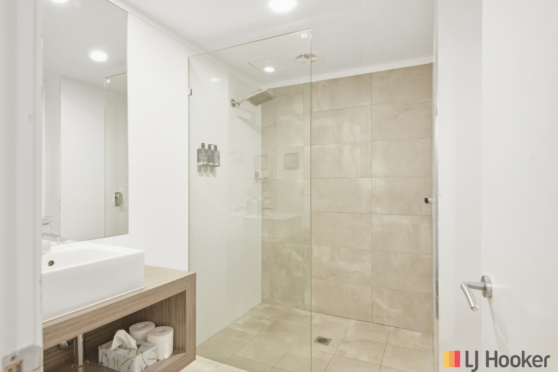 104/202-208 Beach Road 'Corrigans Cove' — photo 14 of 29