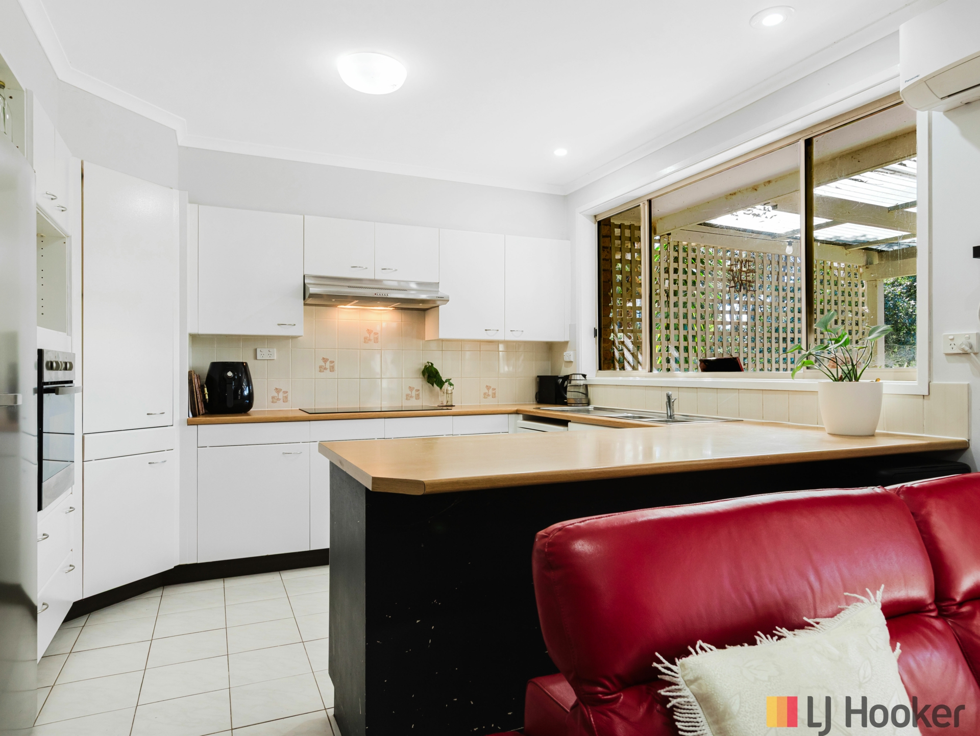 23 Thomas Mitchell Crescent — photo 10 of 30