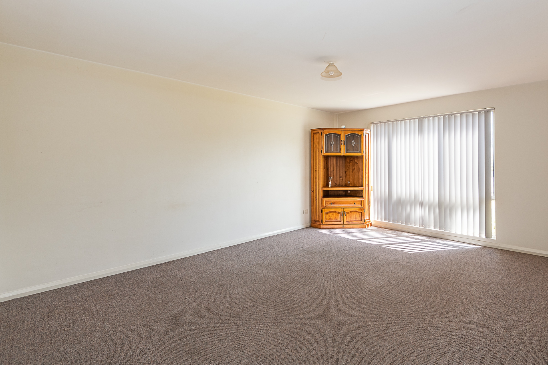 6 Suzanne Way — photo 2 of 6