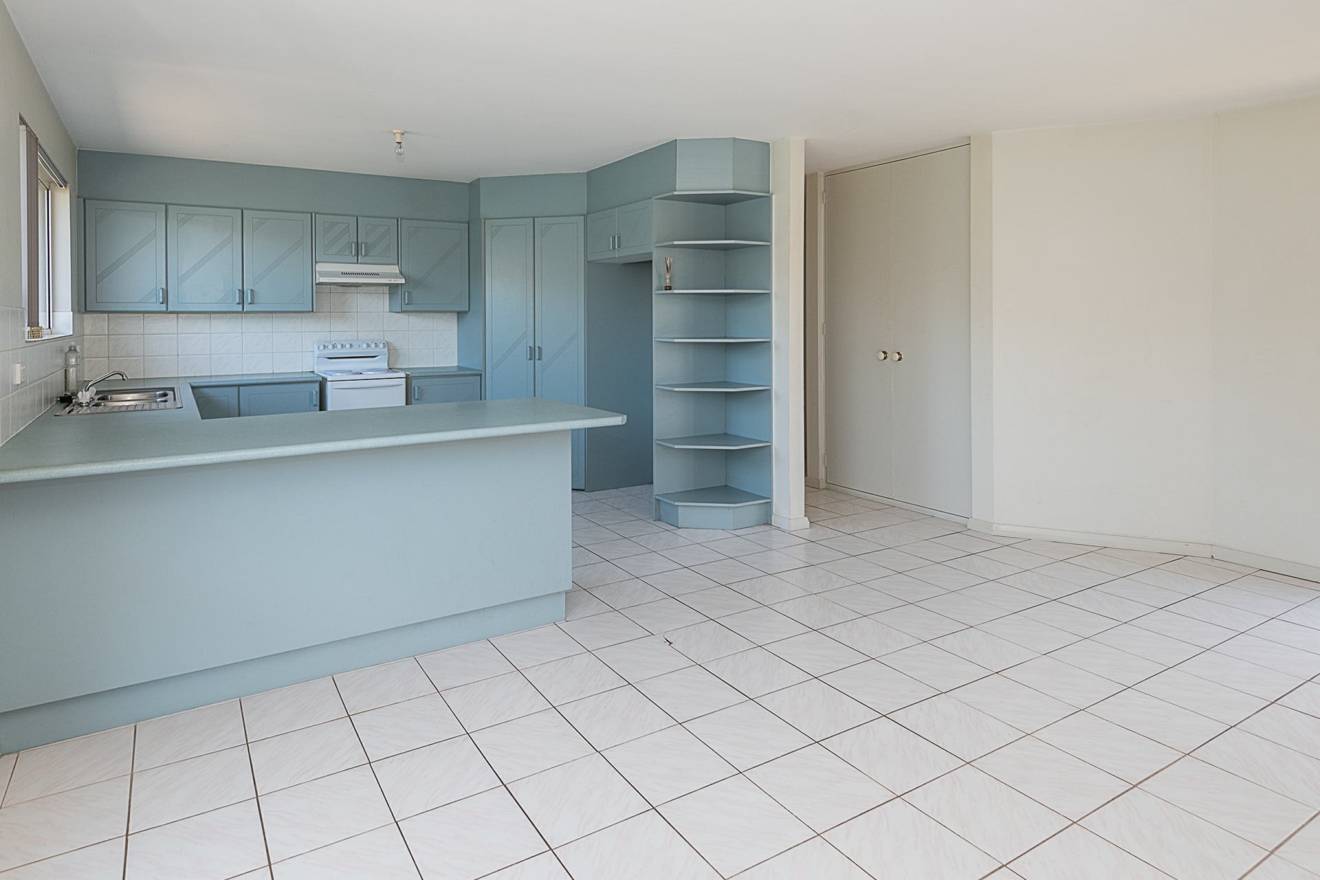 6 Suzanne Way — photo 4 of 6
