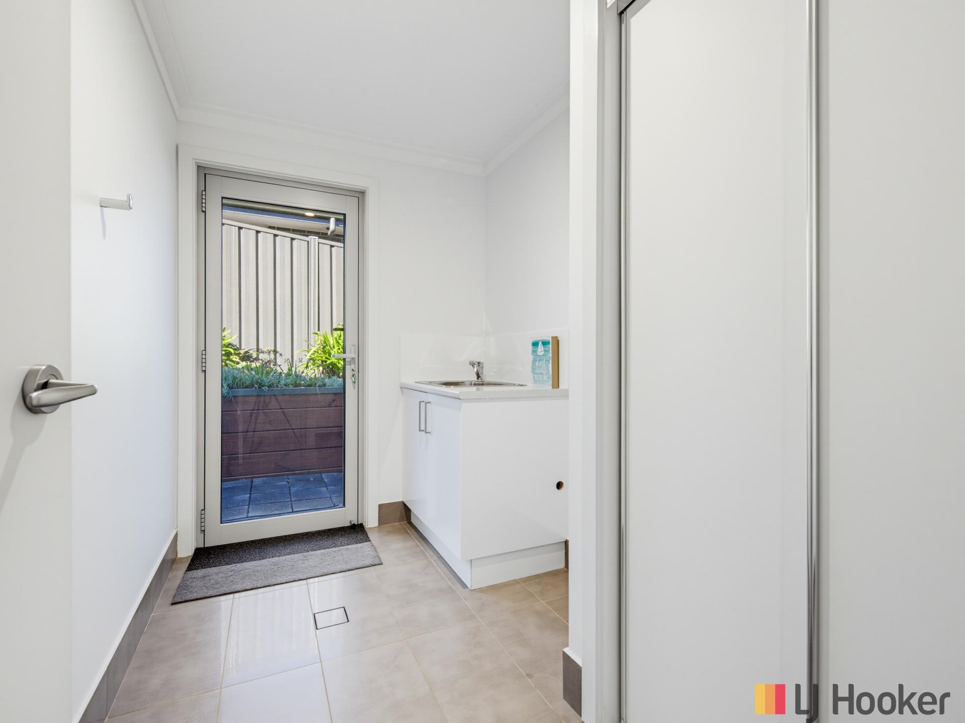 50 Courtenay Crescent — photo 15 of 30