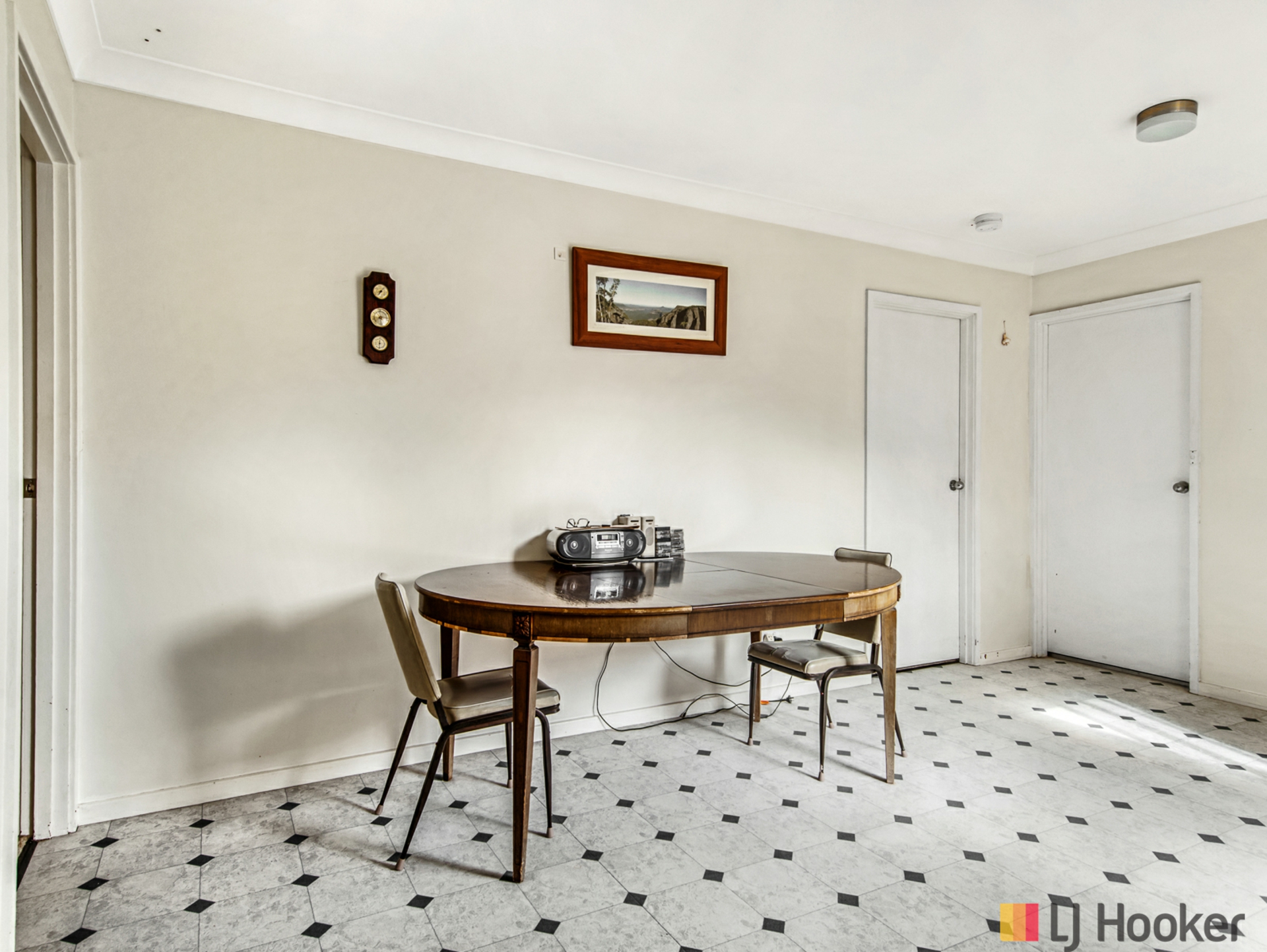 27 Pacific Road — photo 11 of 27