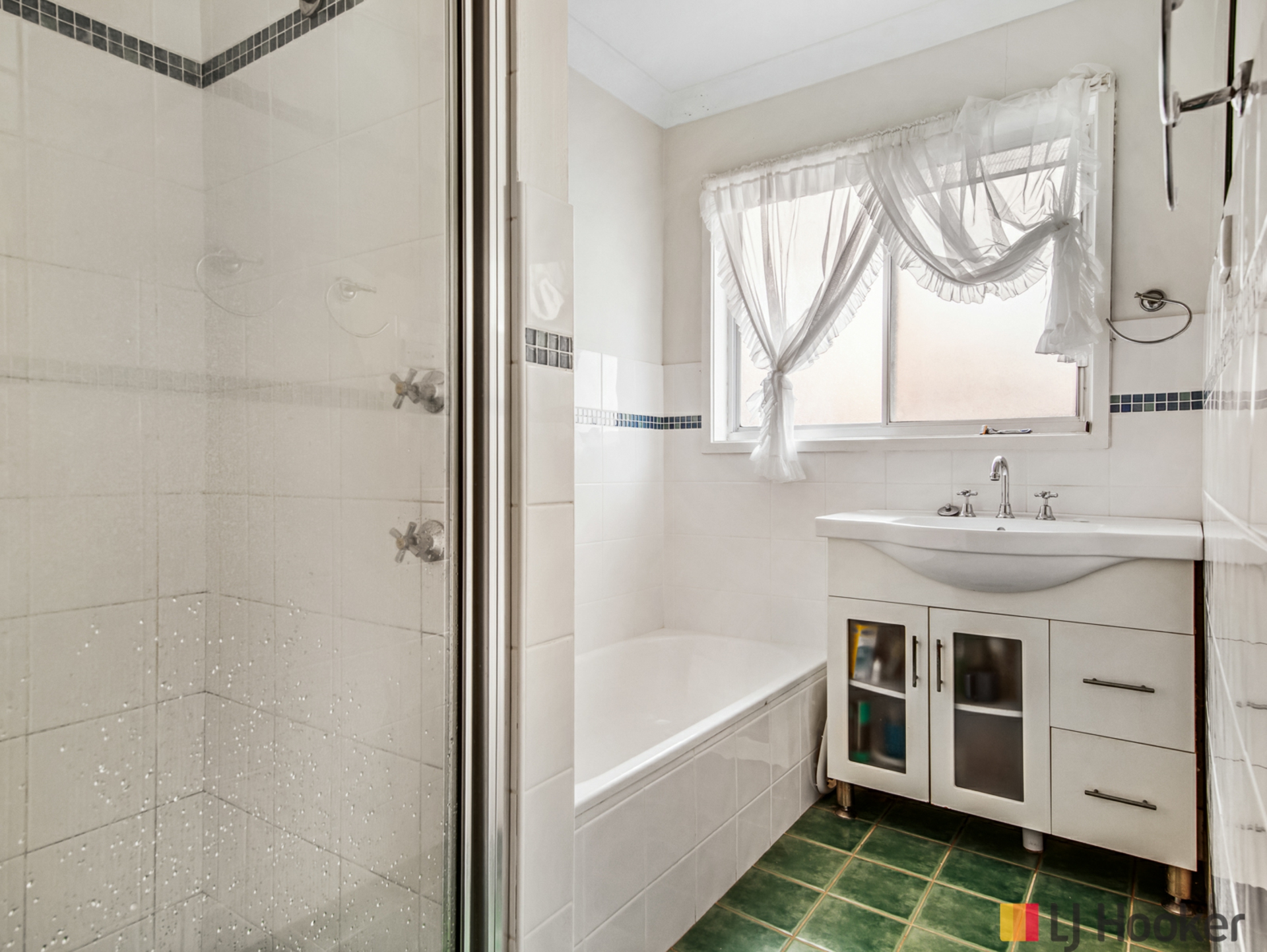 27 Pacific Road — photo 18 of 27