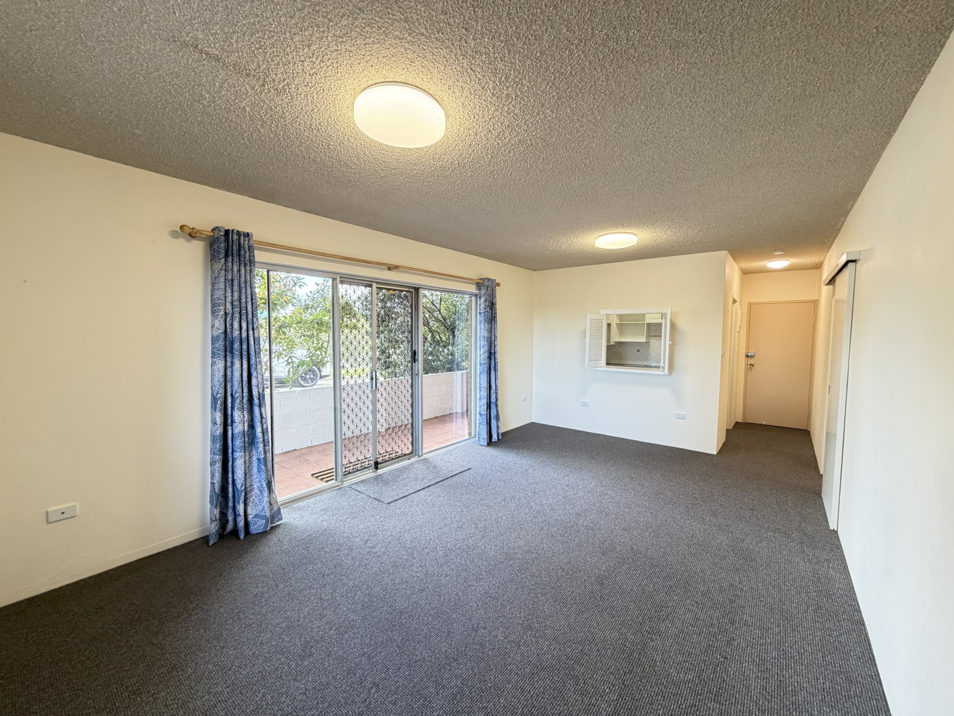4/47 Beach Road — photo 2 of 17