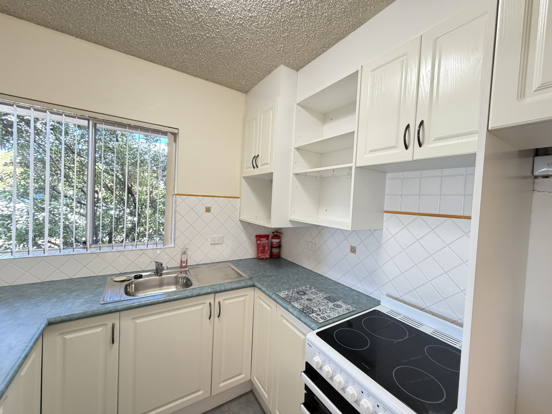 4/47 Beach Road — photo 6 of 17