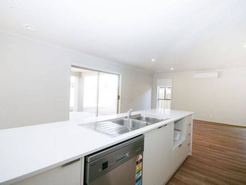 101 Evesham Drive, POINT COOK