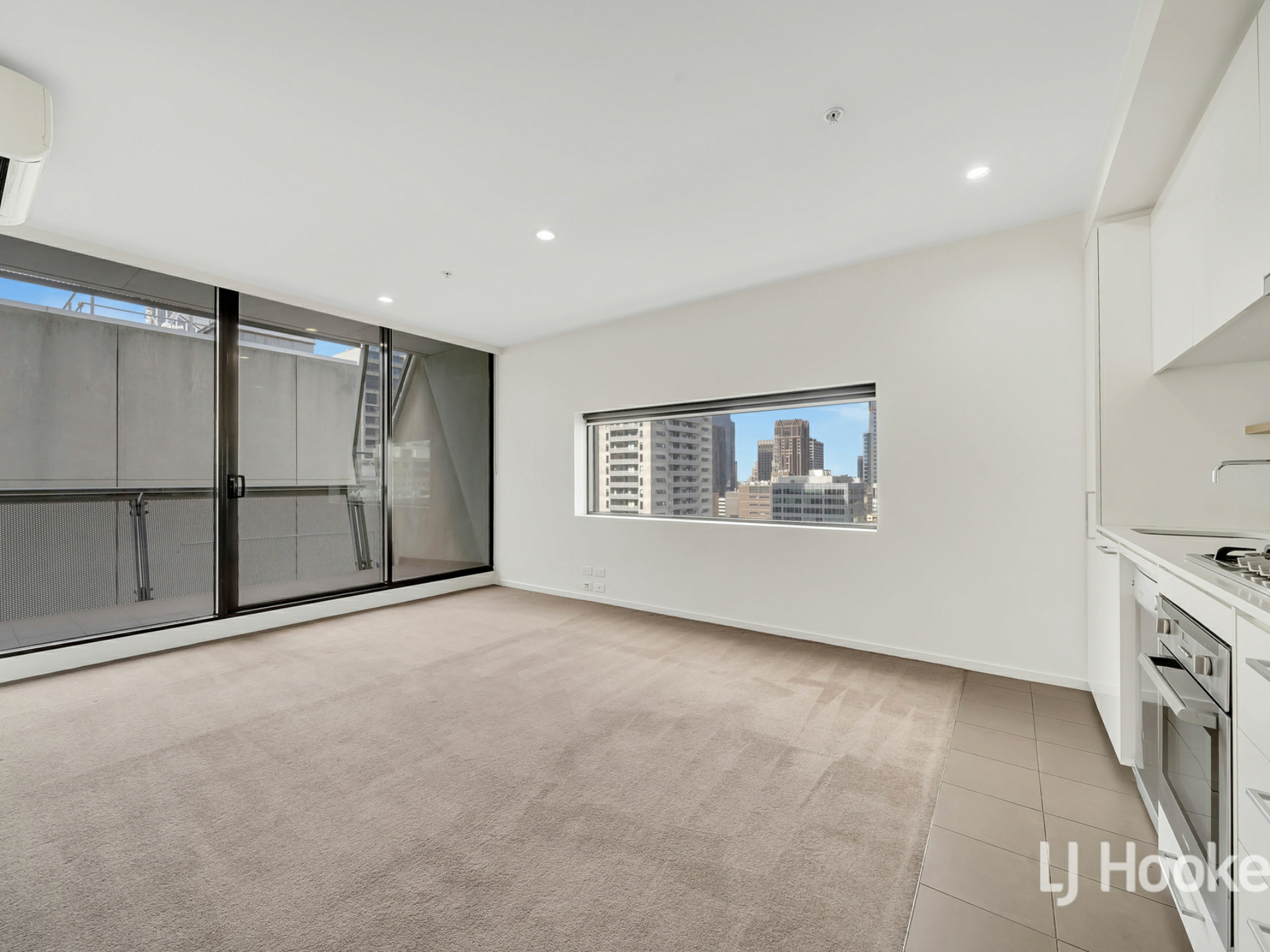 2105/350 William Street, MELBOURNE
