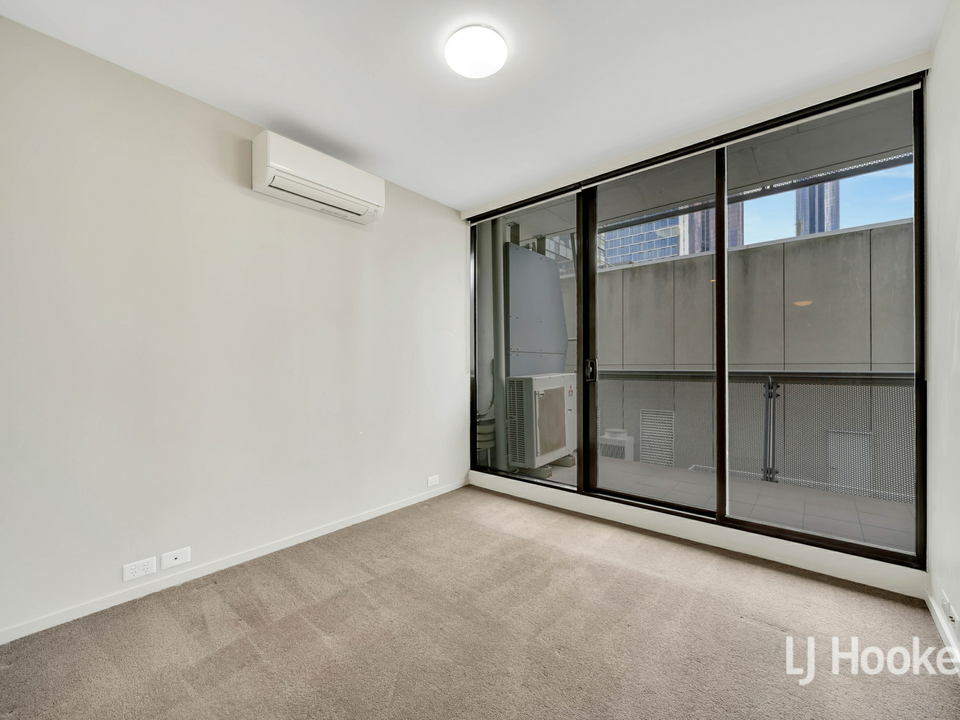 2105/350 William Street, MELBOURNE