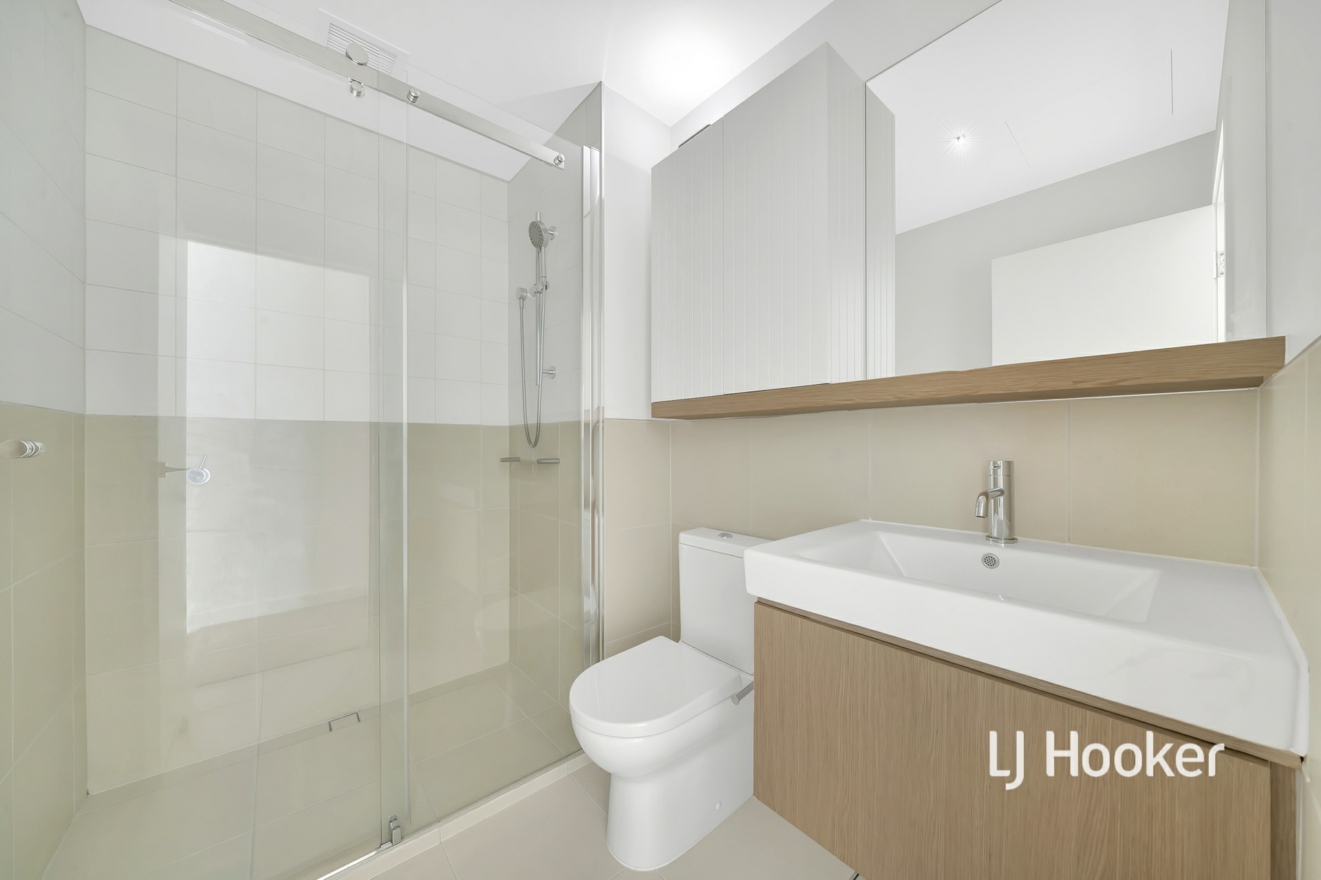 127F/11 Bond Street — photo 8 of 12