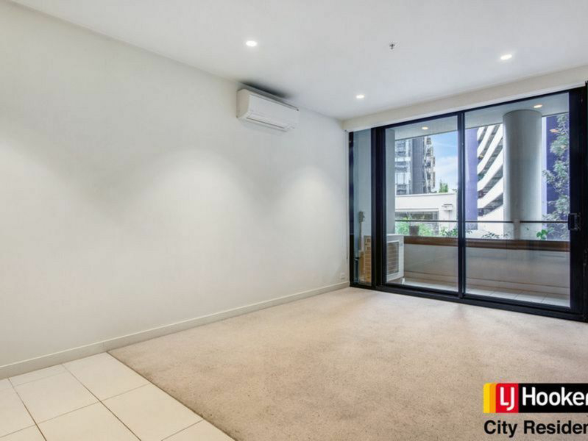 124/4-10 Daly Street — photo 4 of 10