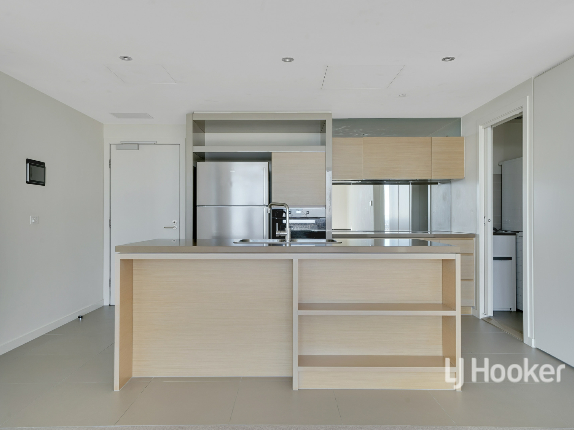 2404/9 Waterside Place, DOCKLANDS