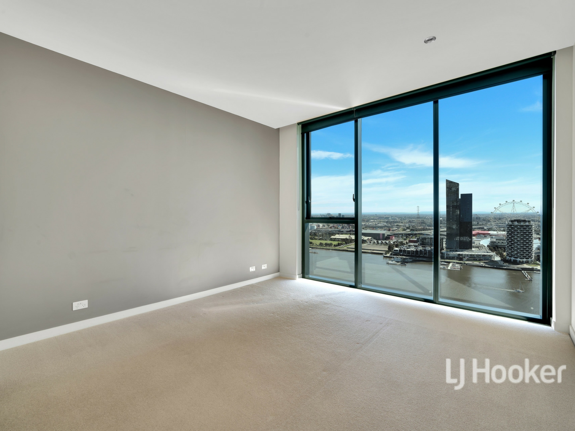 2404/9 Waterside Place, DOCKLANDS