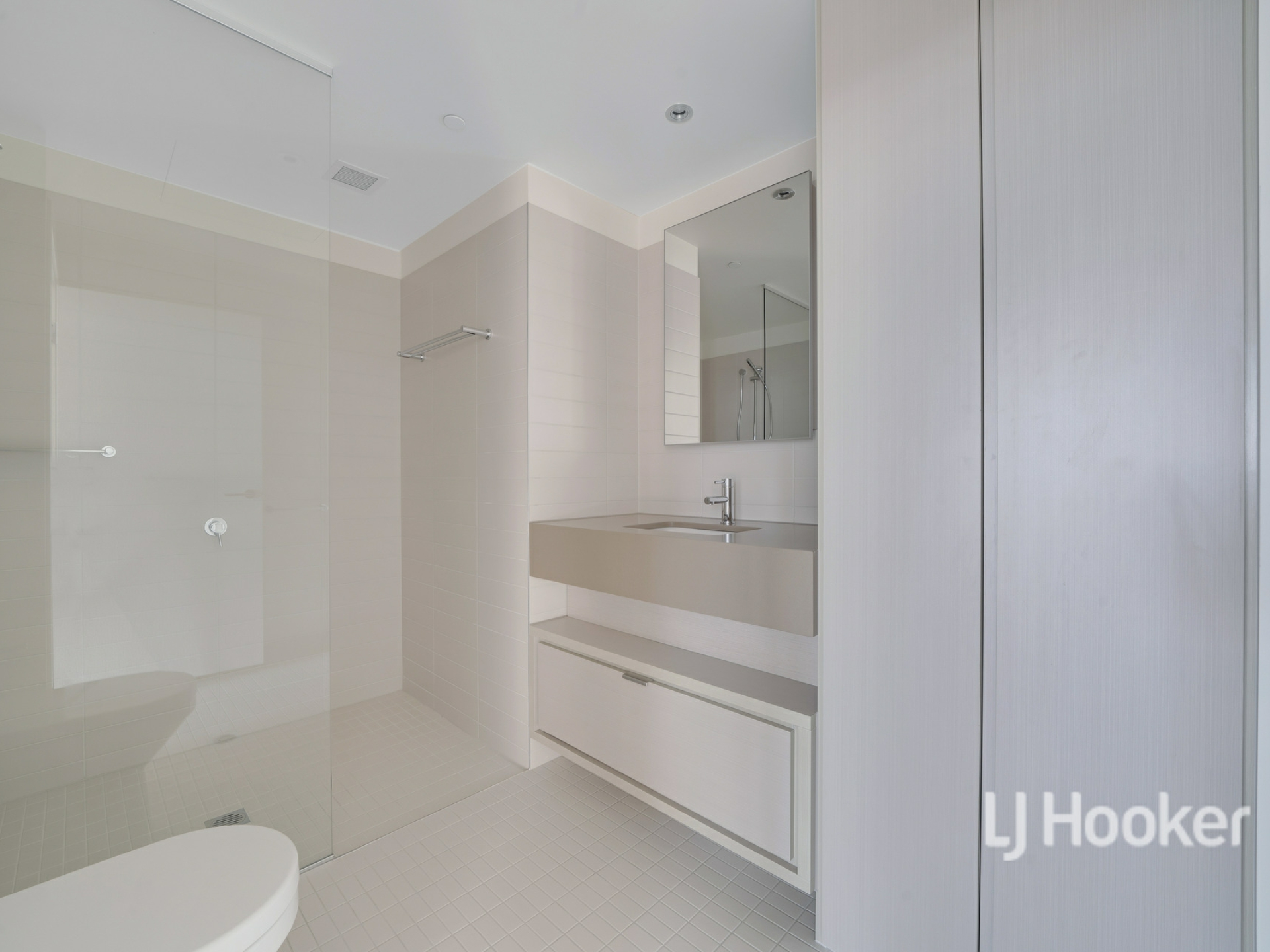 2404/9 Waterside Place, DOCKLANDS
