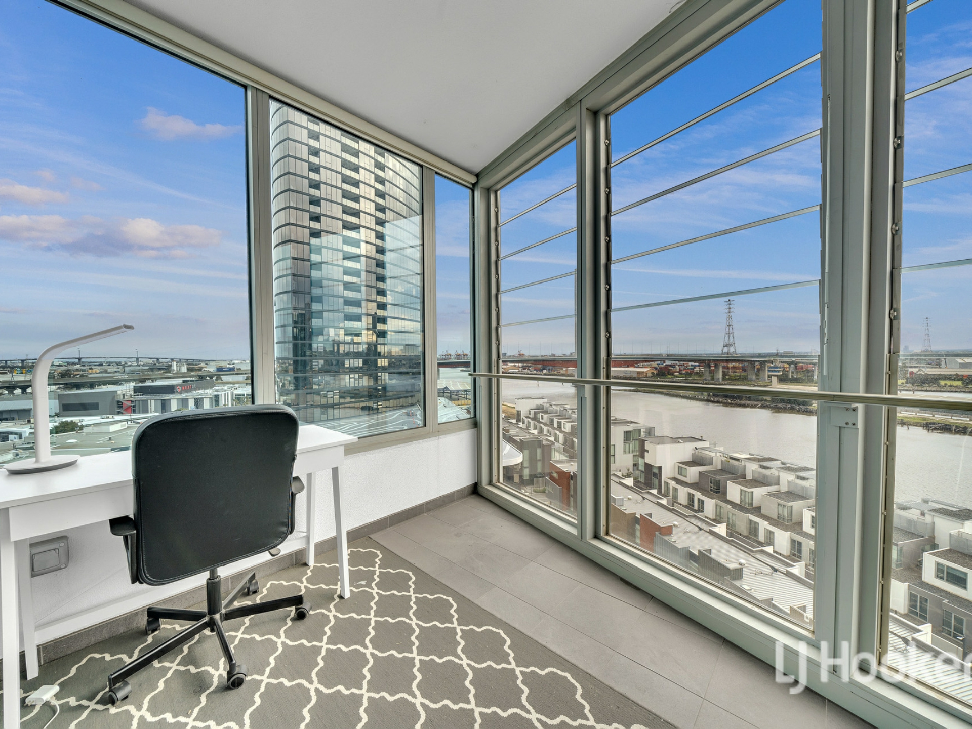 1101/81 South Wharf Drive, DOCKLANDS