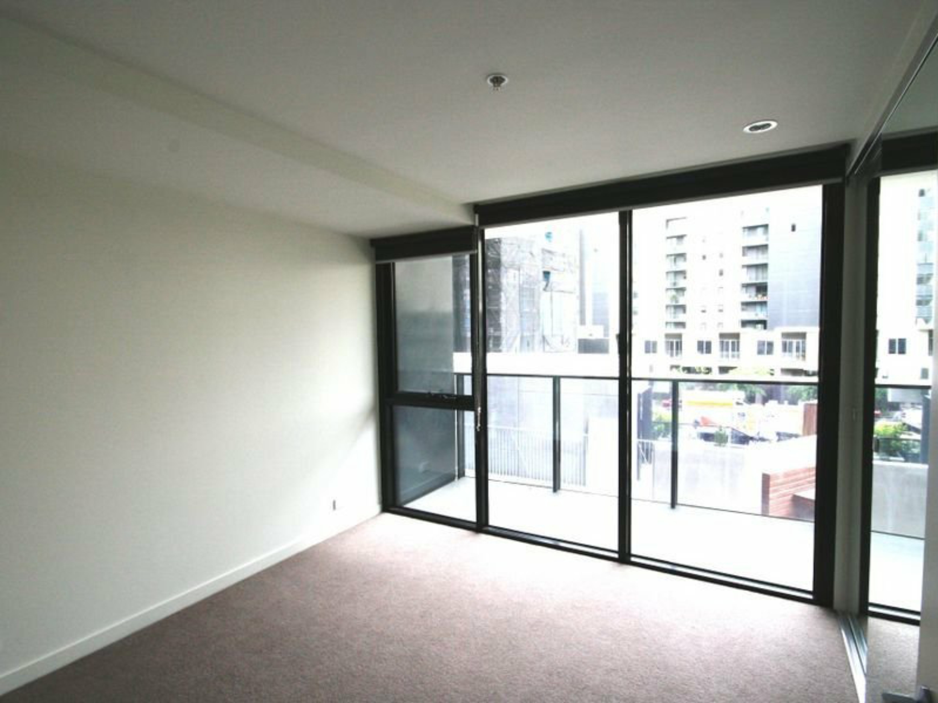 206/815 Bourke Street, DOCKLANDS