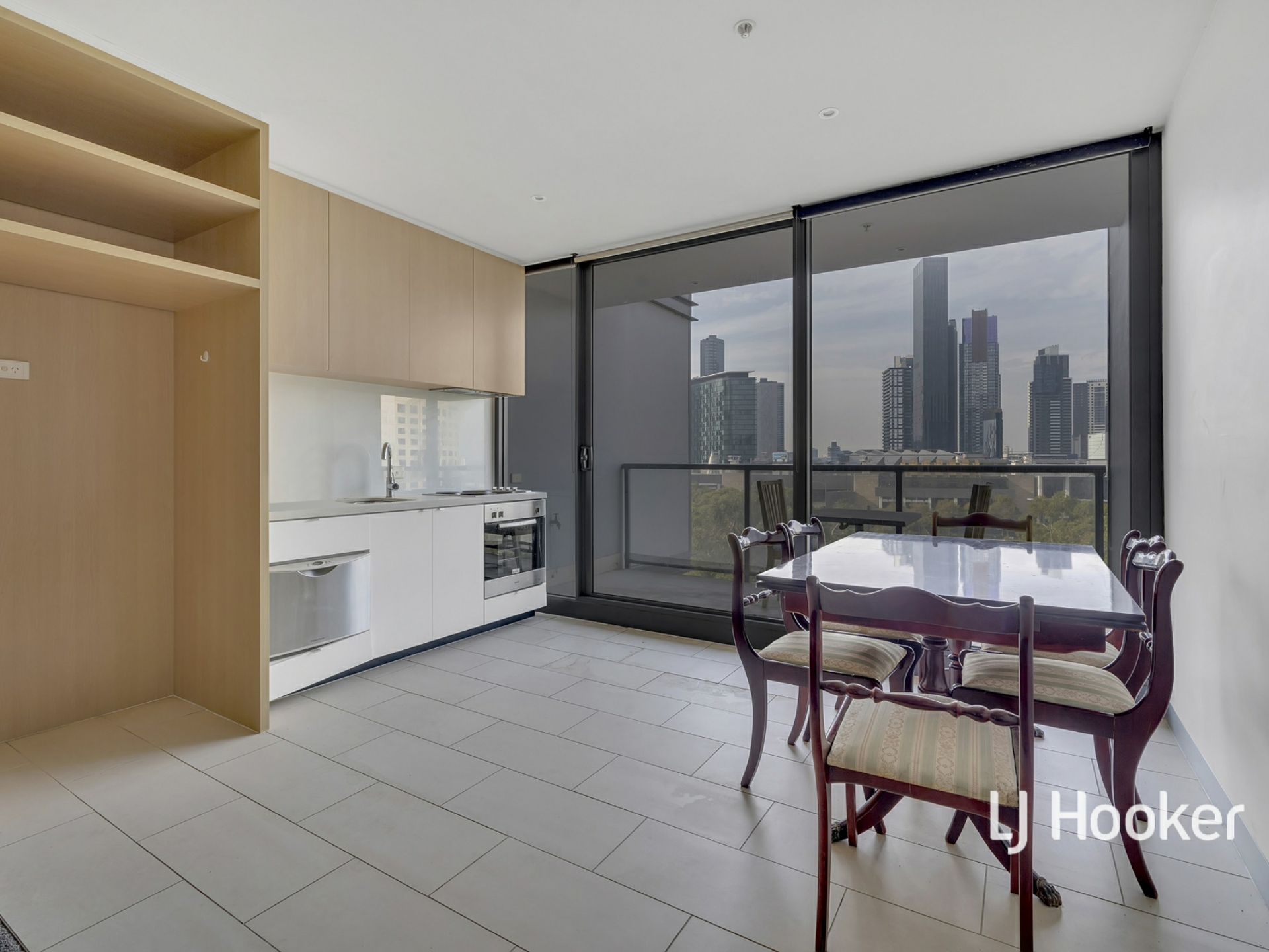 821/555 Flinders Street, MELBOURNE