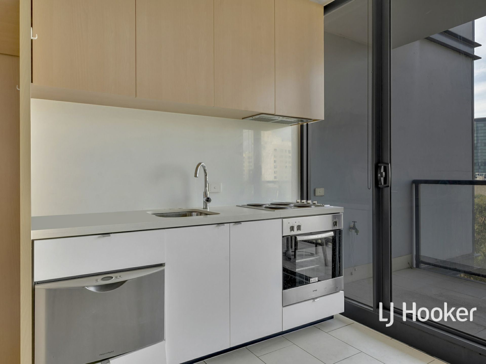 821/555 Flinders Street, MELBOURNE